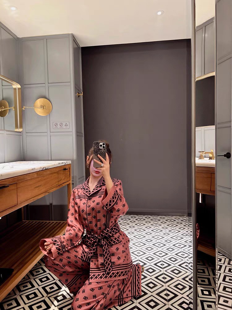 High-Quality Women’s Clothing Sets by Dolce & Gabbana with Belt and Pajamas – SMLXL - 图片 8