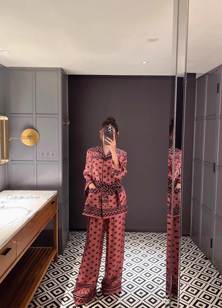 High-Quality Women’s Clothing Sets by Dolce & Gabbana with Belt and Pajamas – SMLXL - 图片 7