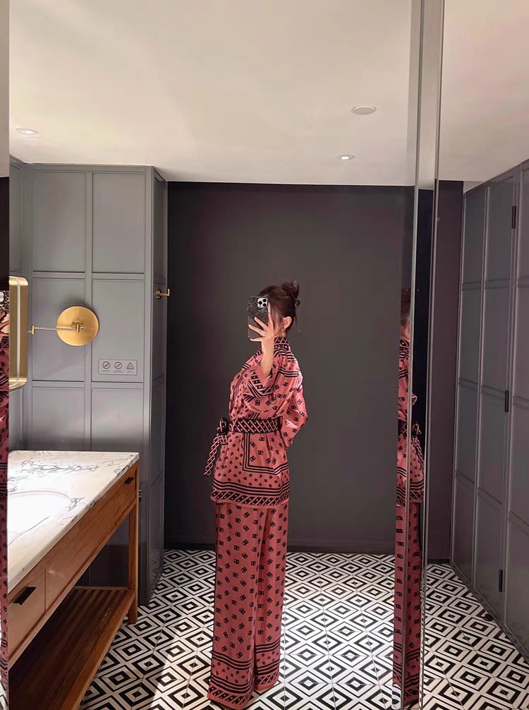 High-Quality Women’s Clothing Sets by Dolce & Gabbana with Belt and Pajamas – SMLXL - 图片 9