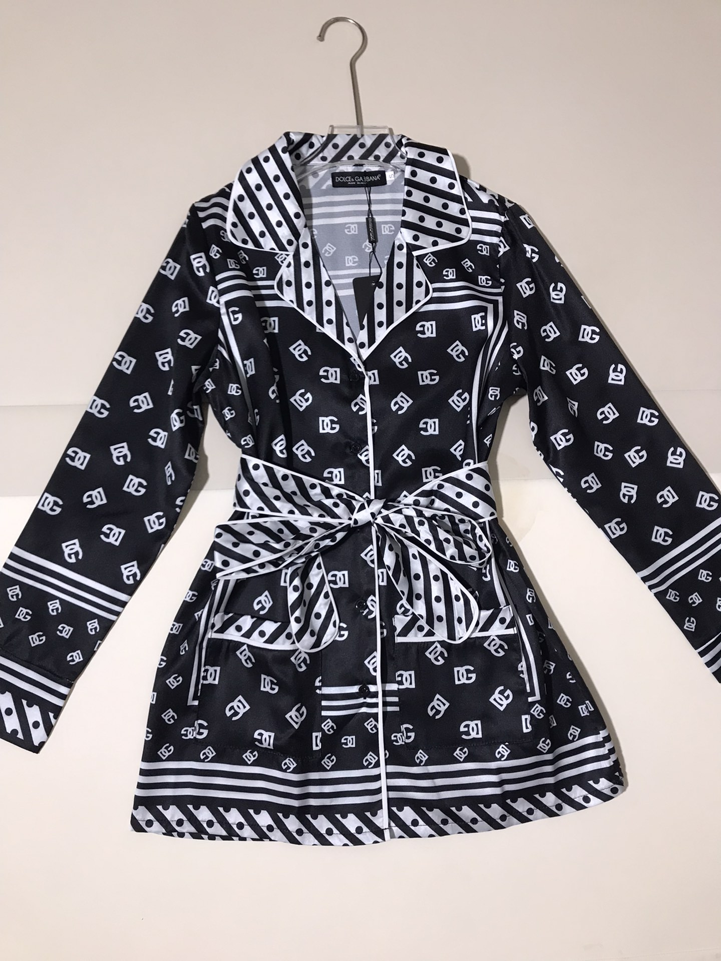 High-Quality Women’s Clothing Sets by Dolce & Gabbana and Douga Banner with Belt and Pajamas - 图片 9