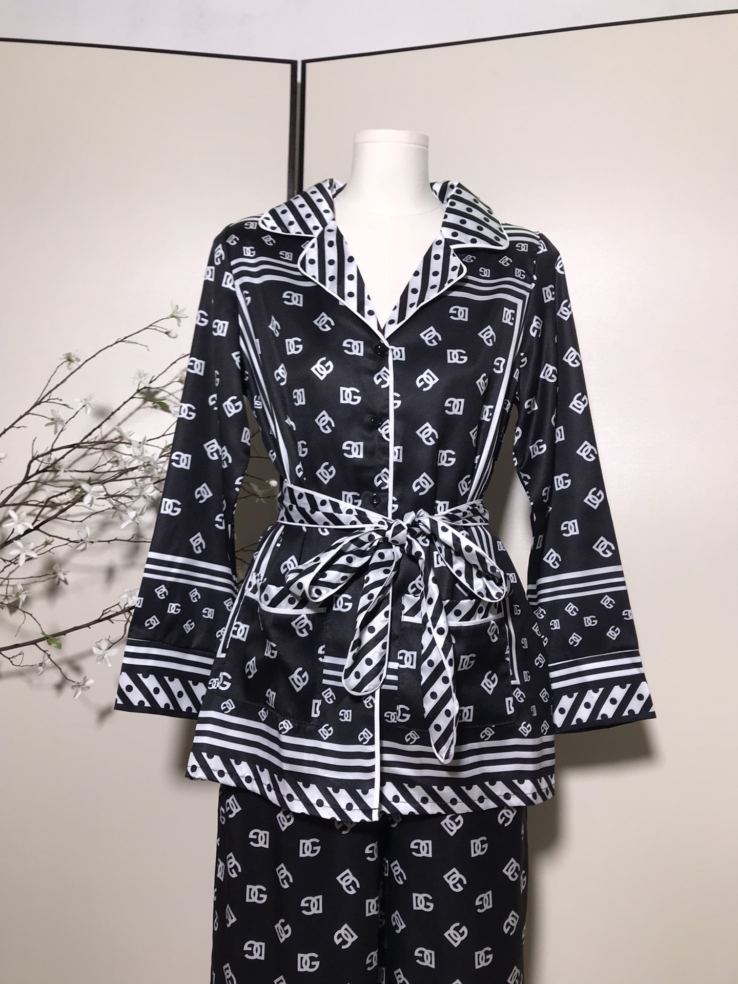 High-Quality Women’s Clothing Sets by Dolce & Gabbana/Dougabanner with Belt and Pajamas - 图片 3