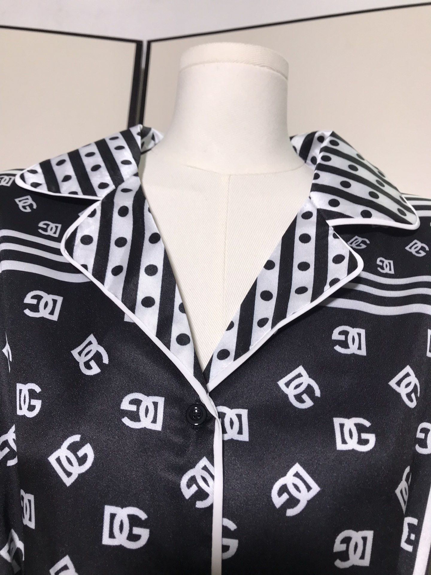 High-Quality Women’s Clothing Sets by Dolce & Gabbana/Dougabanner with Belt and Pajamas - 图片 7