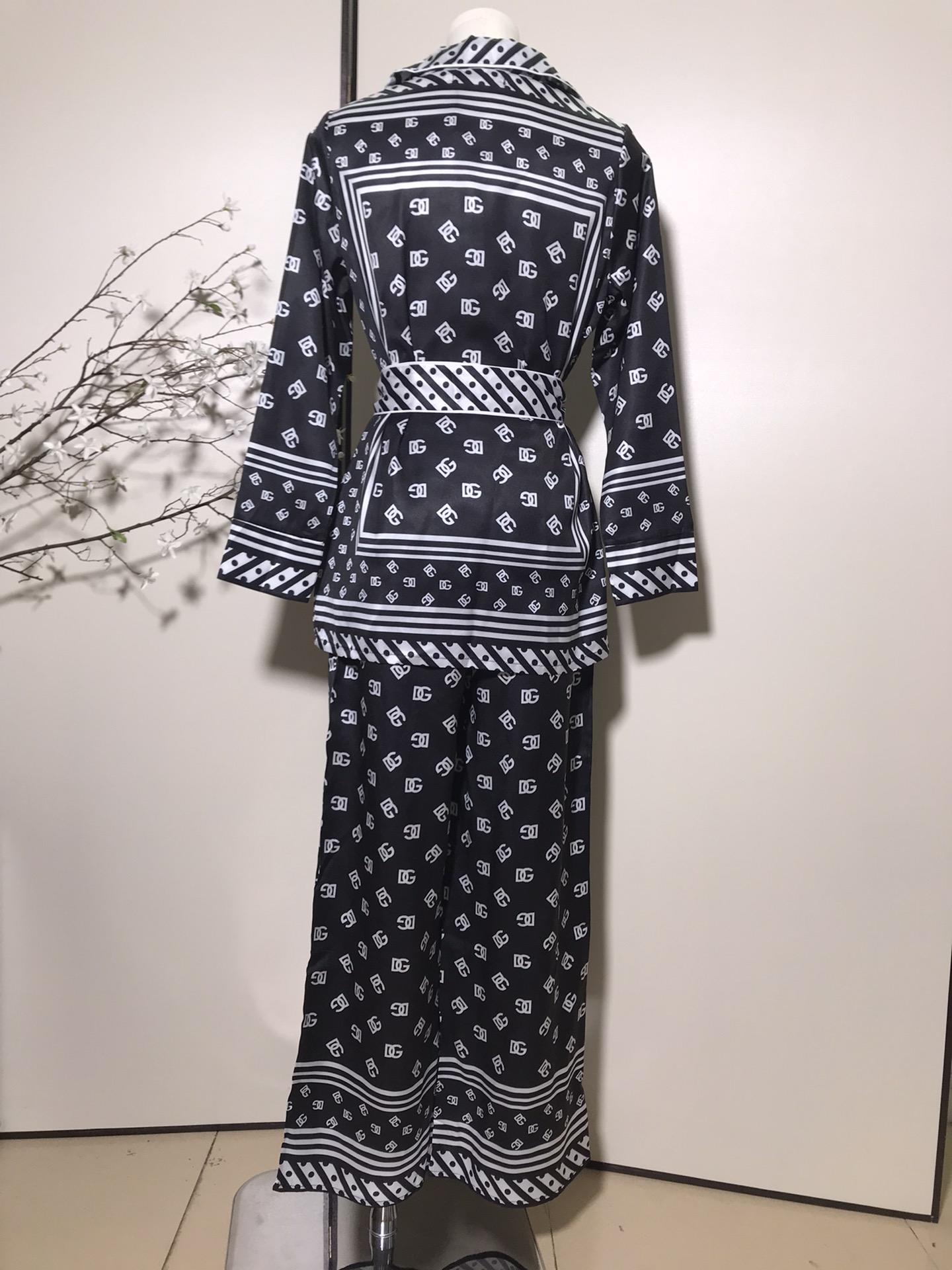 High-Quality Women’s Clothing Sets by Dolce & Gabbana/Dougabanner with Belt and Pajamas - 图片 8