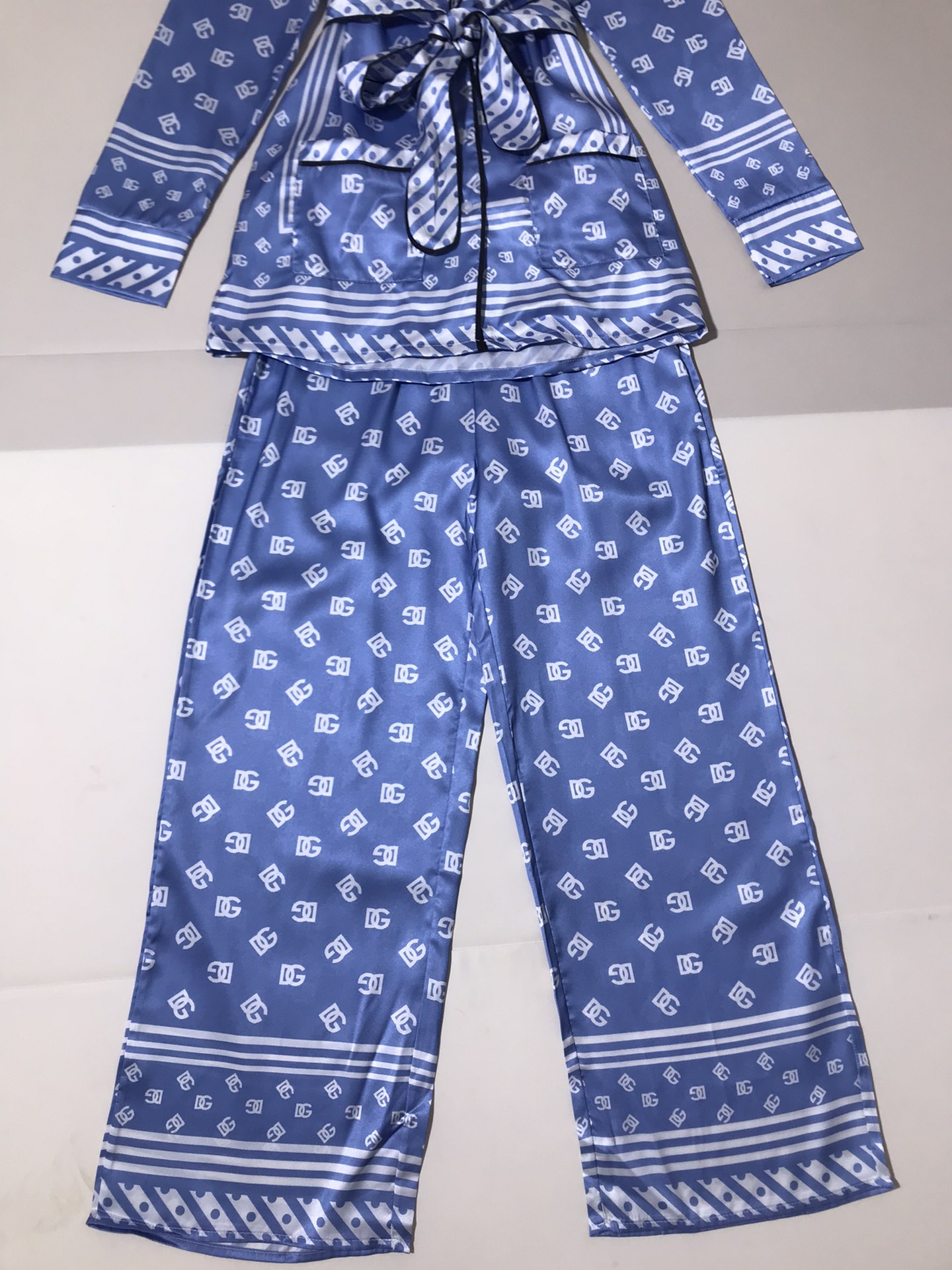 High-Quality Women’s Clothing Sets: Dolce & Gabbana/Dougabanner Packaging, Belt, Long-Sleeved Pajamas - 图片 6