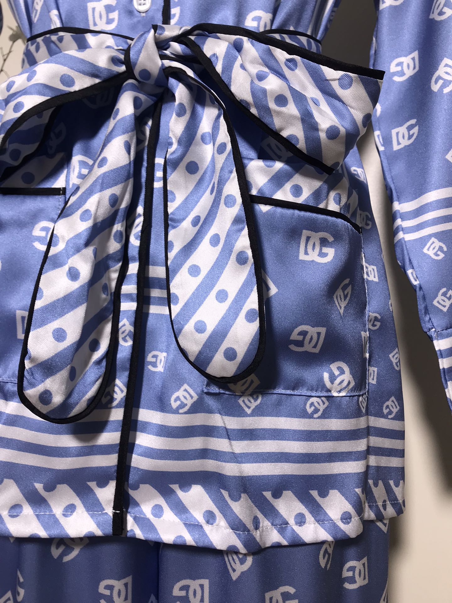 High-Quality Women’s Clothing Sets: Dolce & Gabbana/Dougabanner Packaging with Belt, Letters, Pajamas - 图片 8