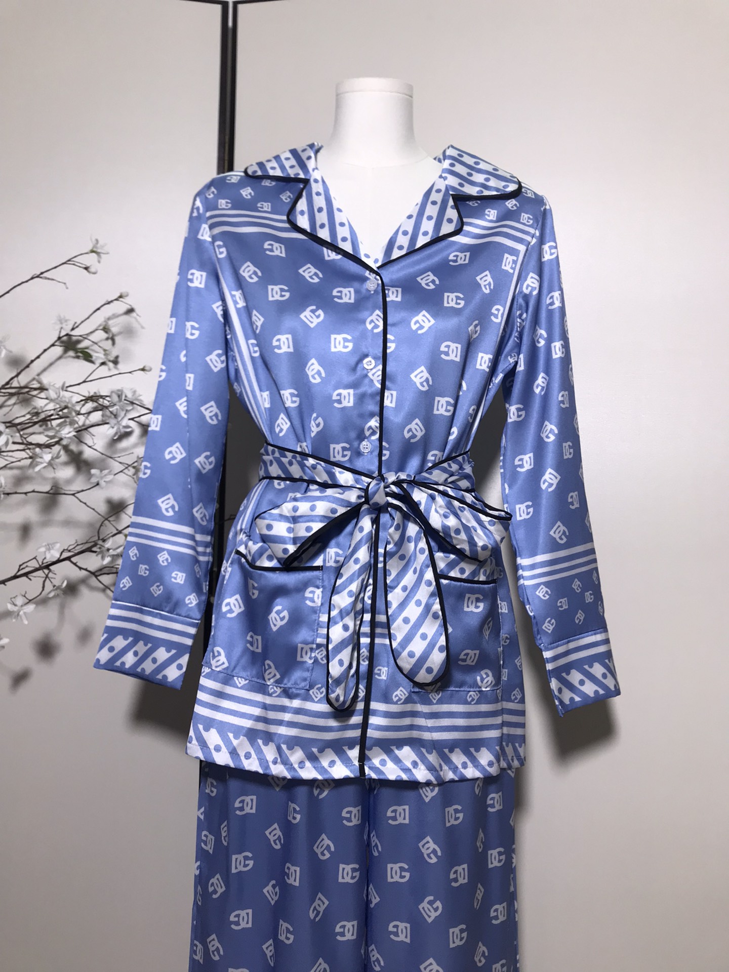 High-Quality Women’s Clothing Sets: Dolce & Gabbana/Dougabanner Packaging with Belt, Letters, Pajamas - 图片 3