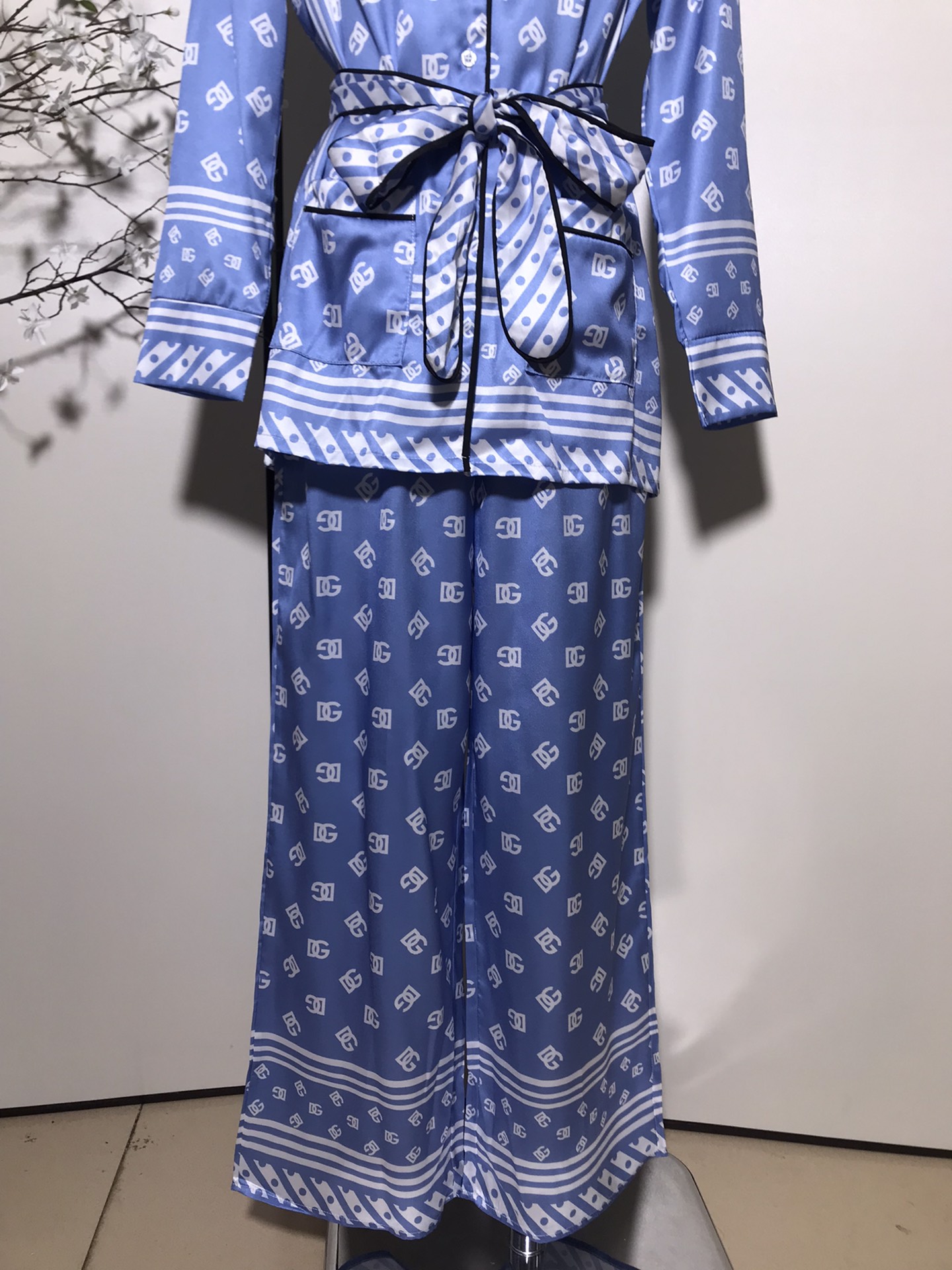 High-Quality Women’s Clothing Sets: Dolce & Gabbana/Dougabanner Packaging with Belt, Letters, Pajamas - 图片 4