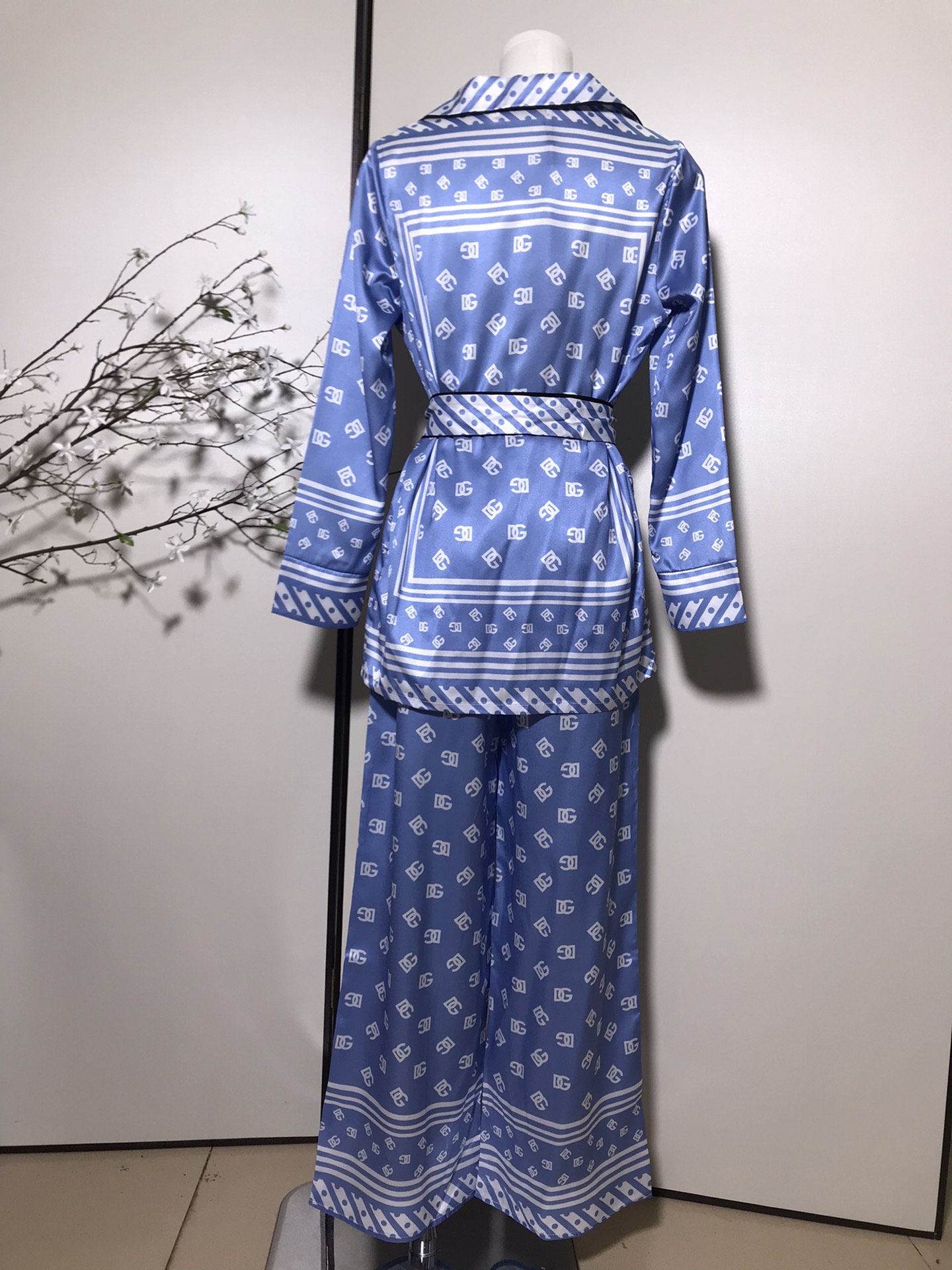High-Quality Women’s Clothing Sets: Dolce & Gabbana/Dougabanner Packaging with Belt, Letters, Pajamas - 图片 2
