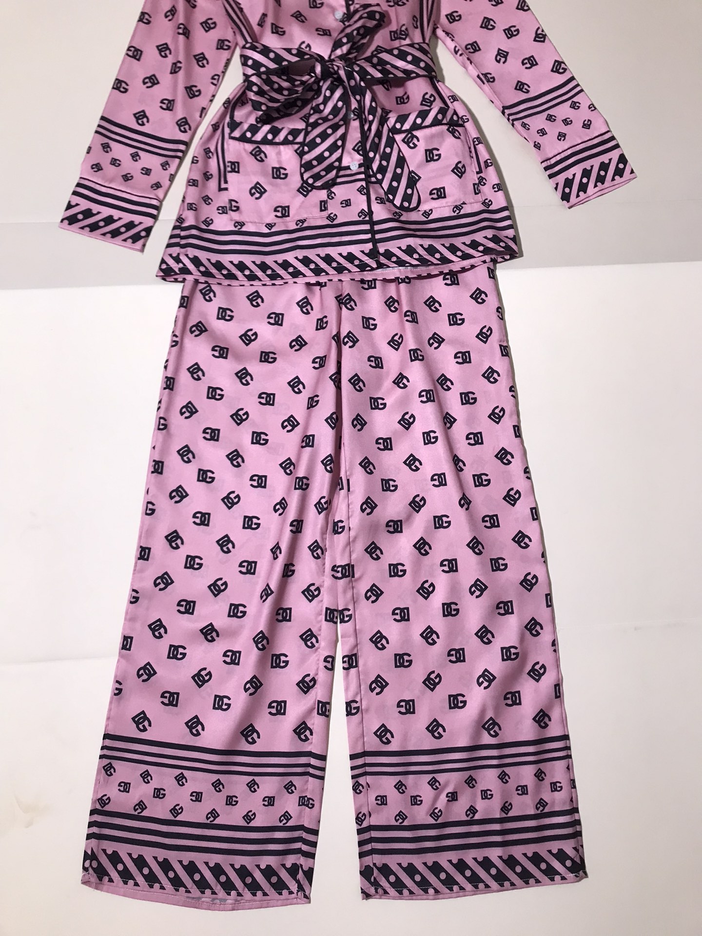 High-Quality Women’s Clothing Sets by Dolce & Gabbana/Dougabanner with Belt and Pajamas - 图片 6