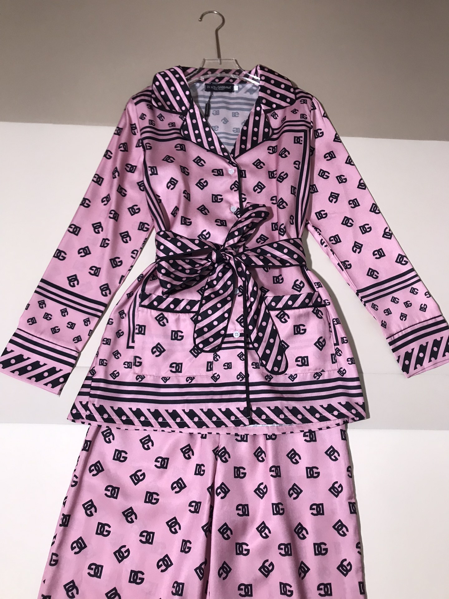 High-Quality Women’s Clothing Sets by Dolce & Gabbana/Dougabanner with Belt and Pajamas - 图片 5