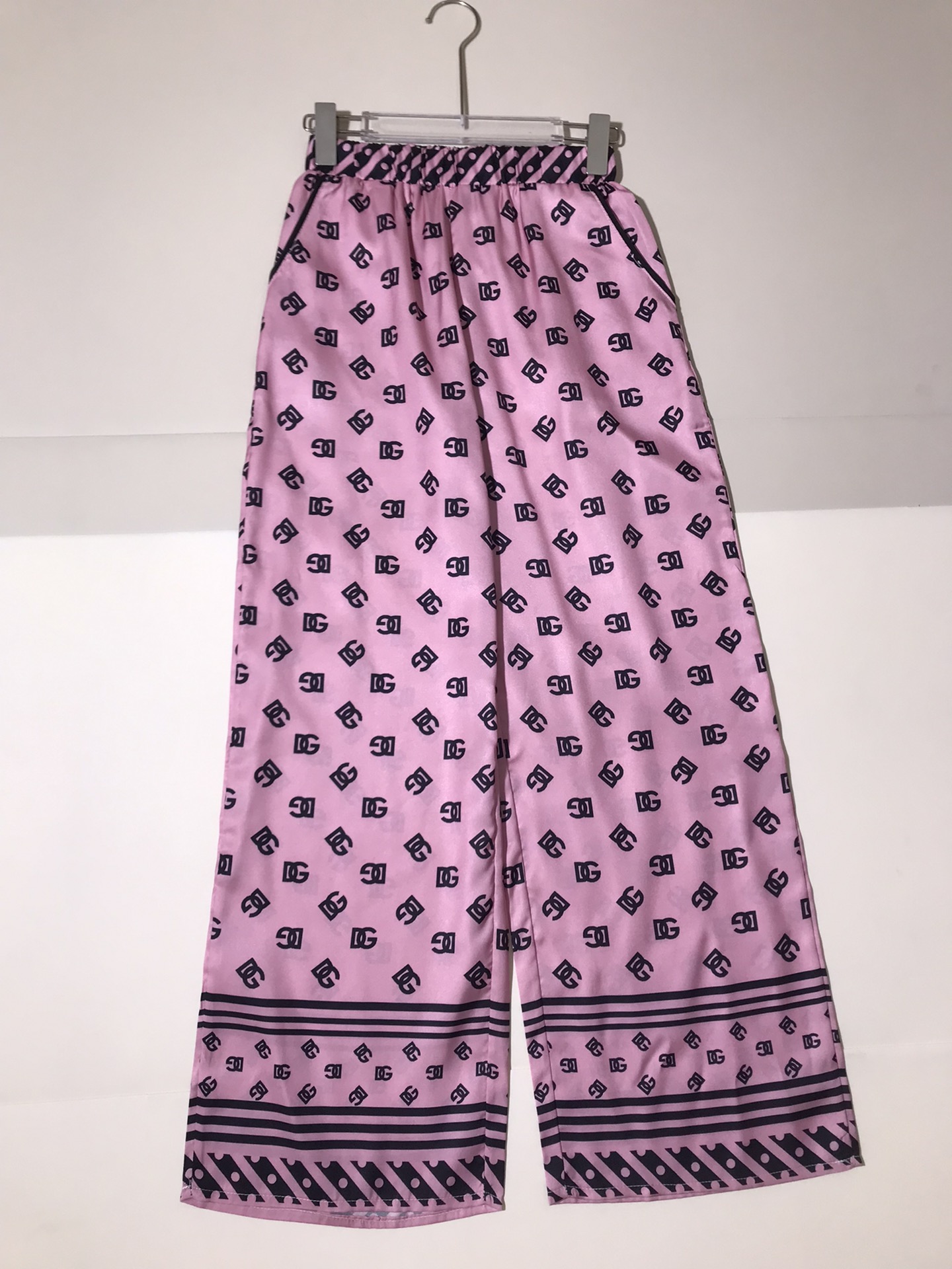 High-Quality Women’s Clothing Sets by Dolce & Gabbana/Dougabanner with Belt and Pajamas - 图片 9