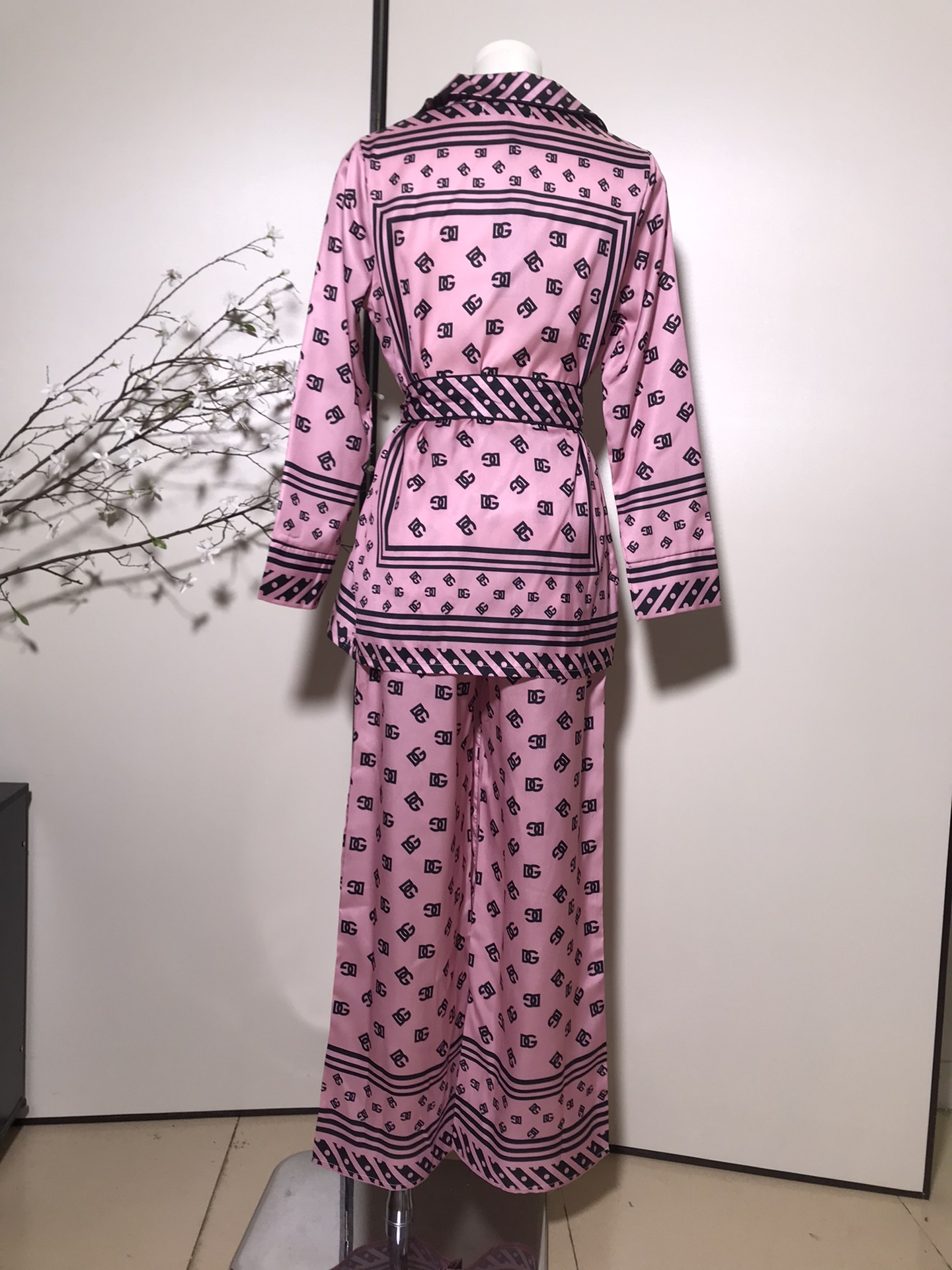High-Quality Women’s Clothing Sets by Dolce & Gabbana/Dougabanner with Belt and Pajamas - 图片 7