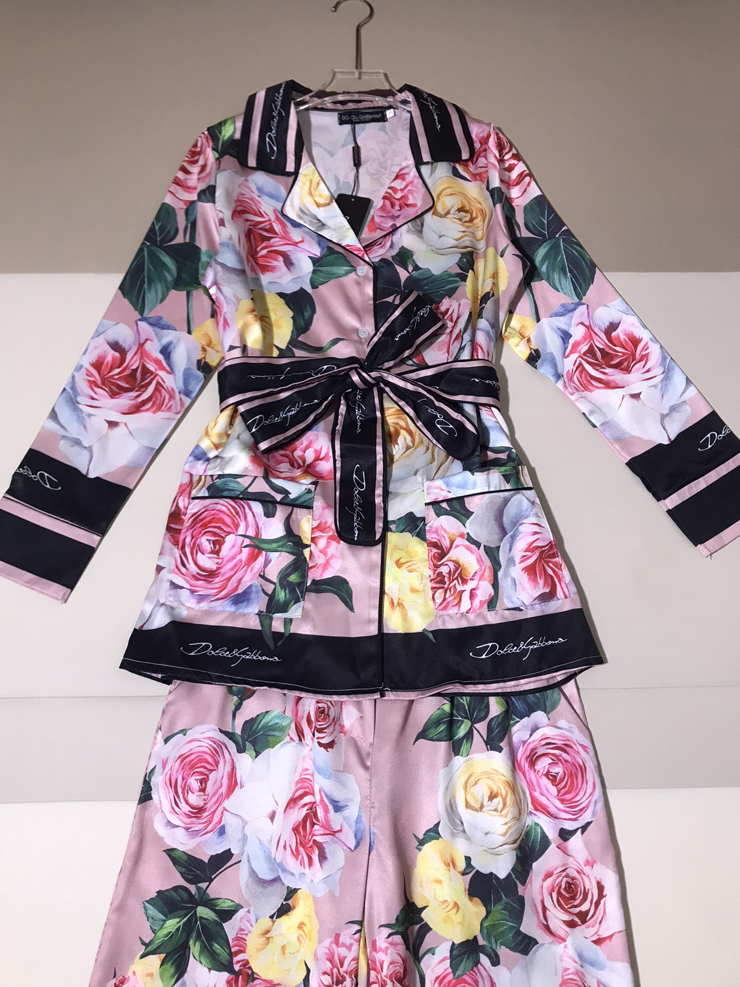High-Quality Women’s Clothing Sets by Dolce & Gabbana with Packaging Options - 图片 5