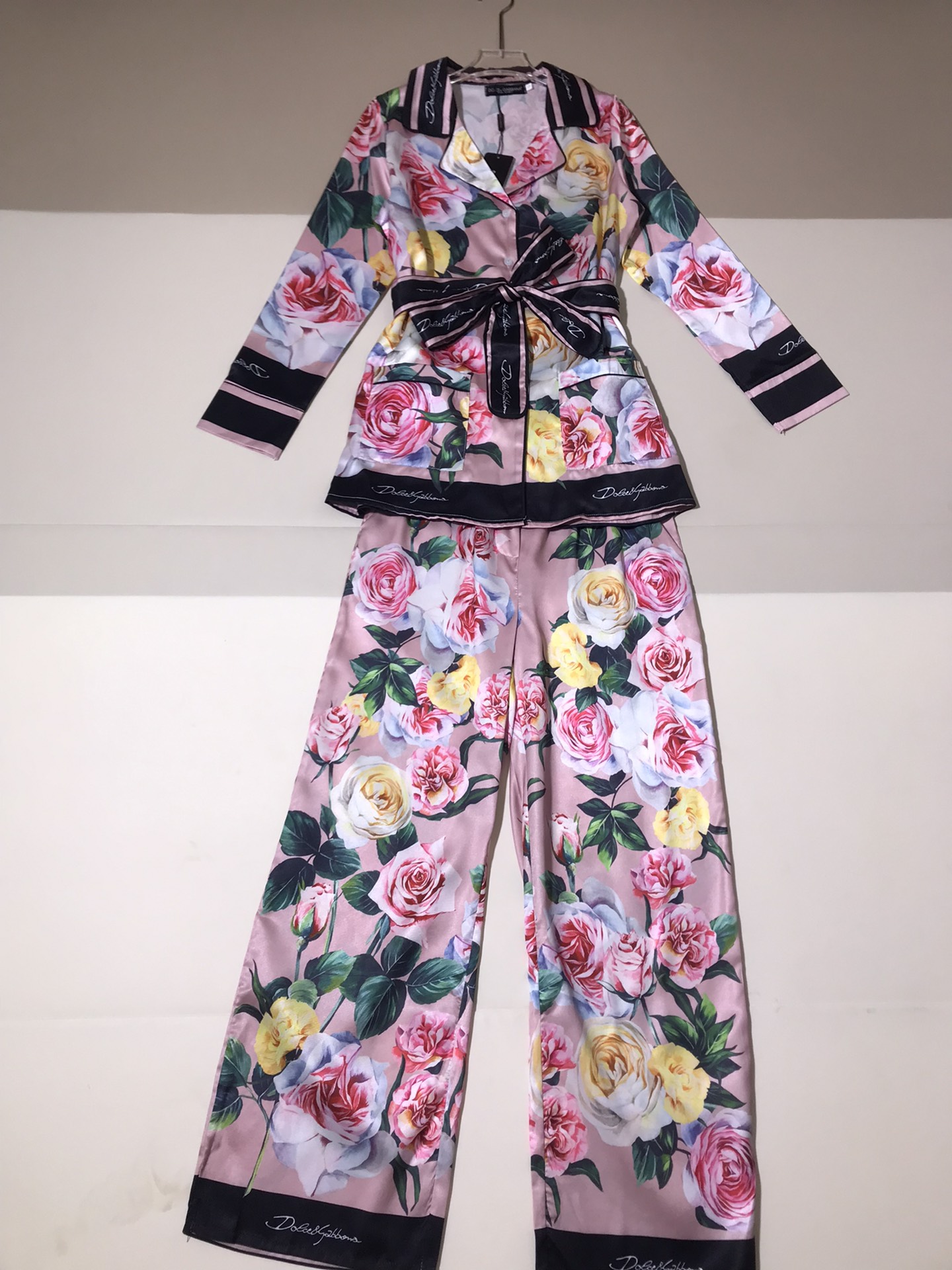 High-Quality Women’s Clothing Sets by Dolce & Gabbana with Packaging Options - 图片 4