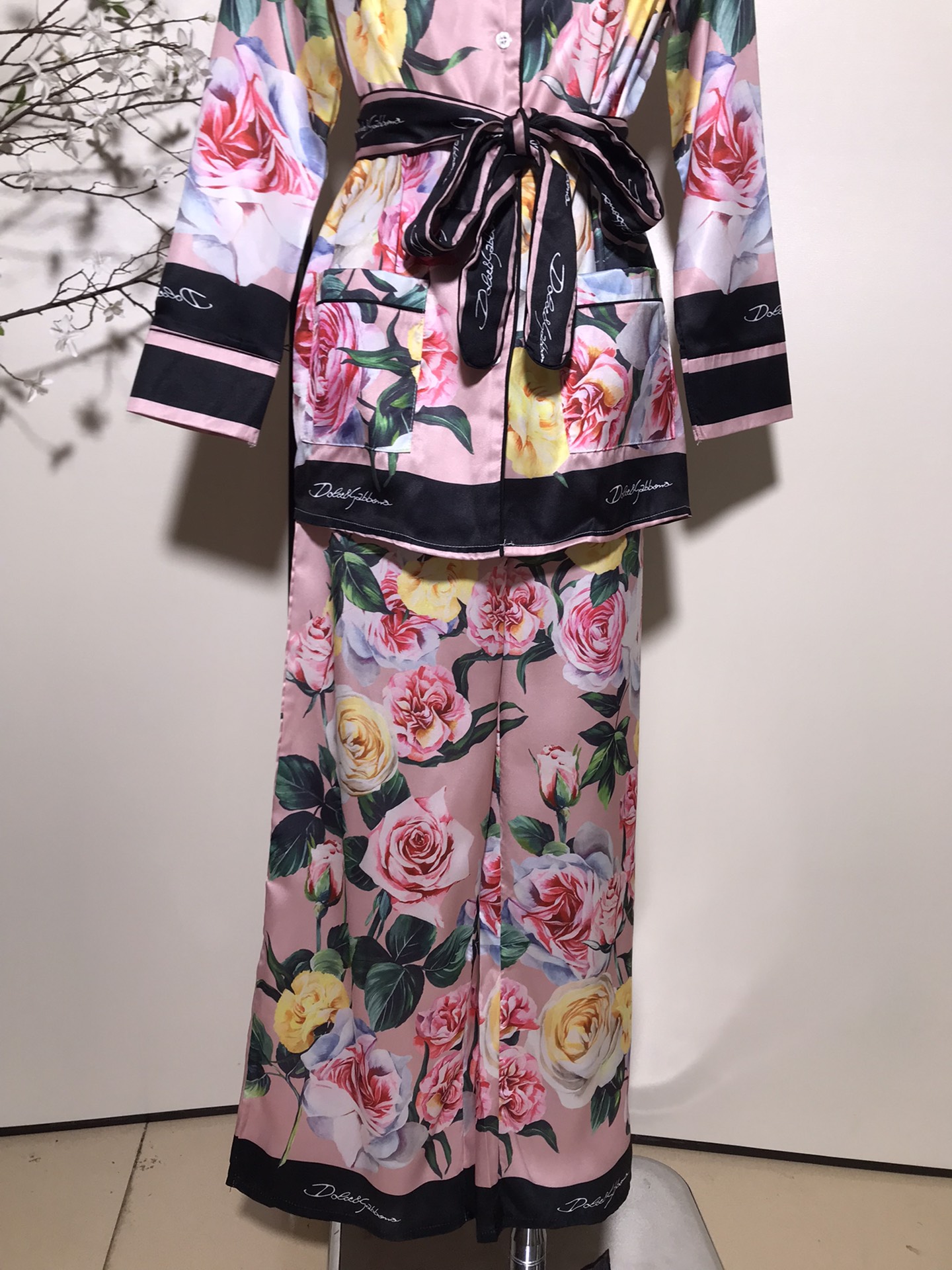 High-Quality Women’s Clothing Sets by Dolce & Gabb*ana/Duja *Banner: Roses, Belts, Pajamas. - 图片 5