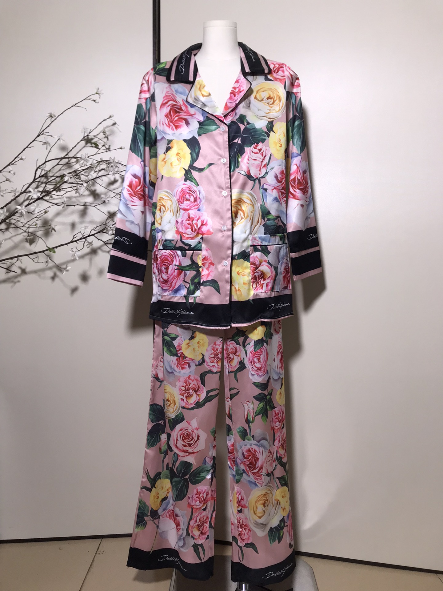 High-Quality Women’s Clothing Sets by Dolce & Gabb*ana/Duja *Banner: Roses, Belts, Pajamas. - 图片 2