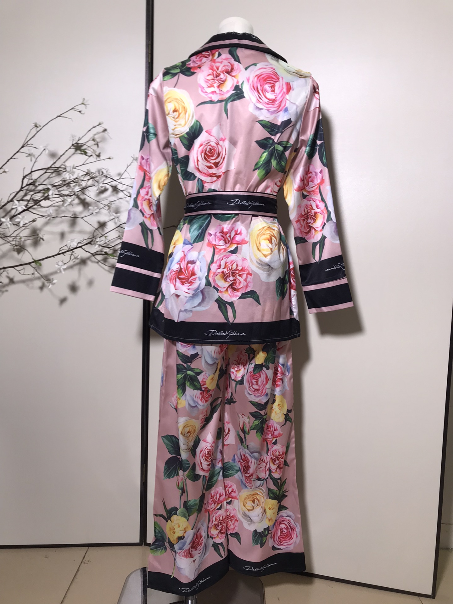 High-Quality Women’s Clothing Sets by Dolce & Gabb*ana/Duja *Banner: Roses, Belts, Pajamas. - 图片 3
