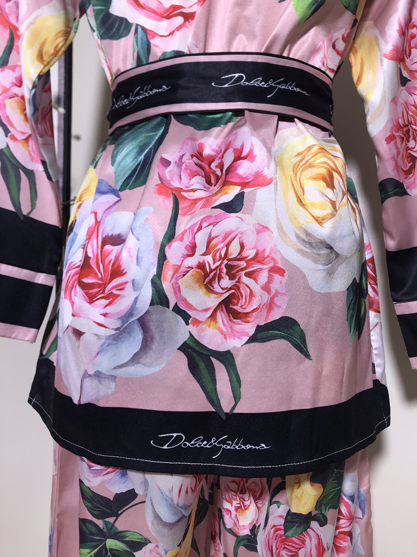 High-Quality Women’s Clothing Sets by Dolce & Gabb*ana/Duja *Banner: Roses, Belts, Pajamas. - 图片 9