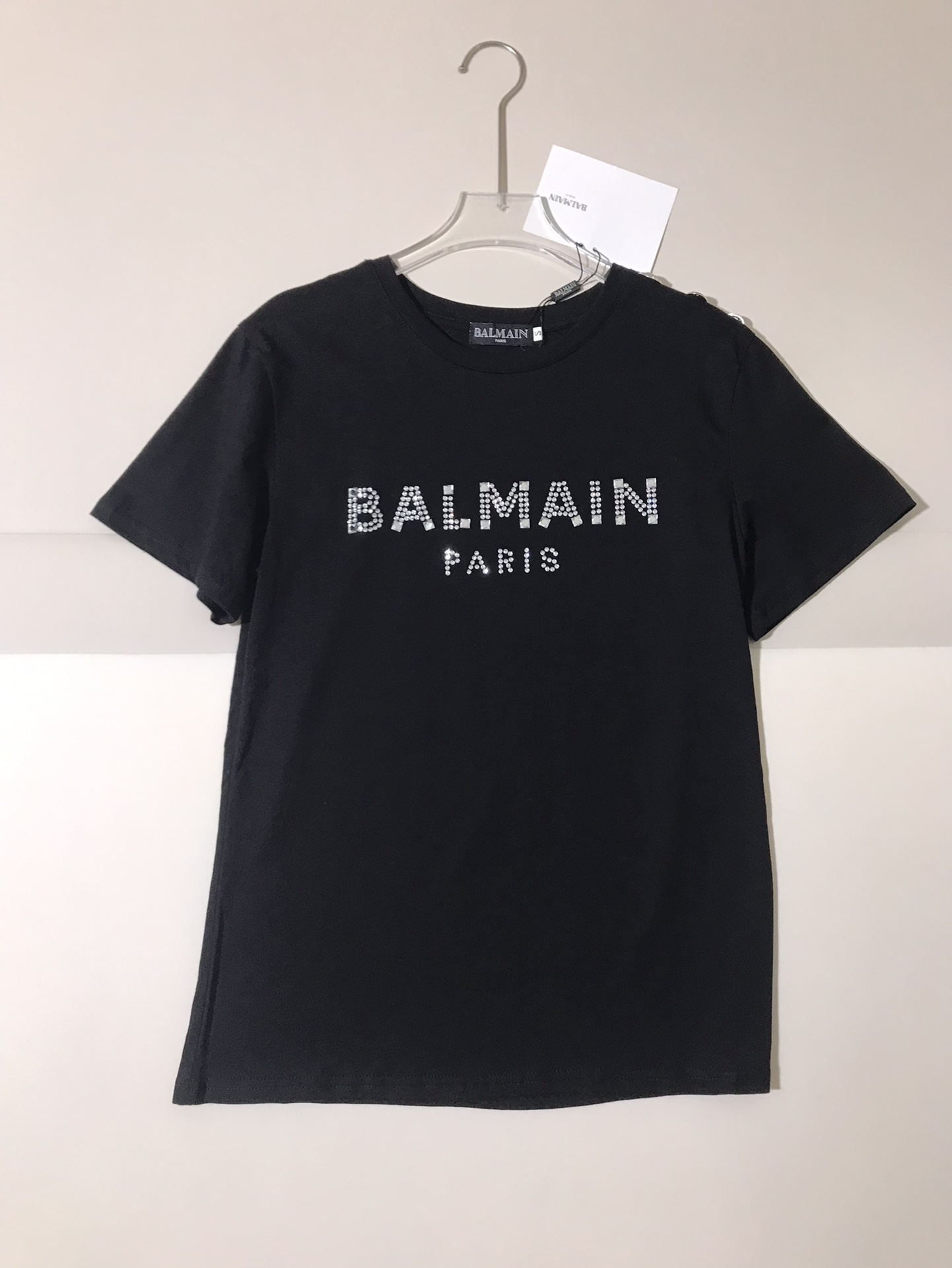 High-End Women’s Clothing: Balma’s Explosive Button T-Shirt with Diamond-Driven Shoulder - 图片 1