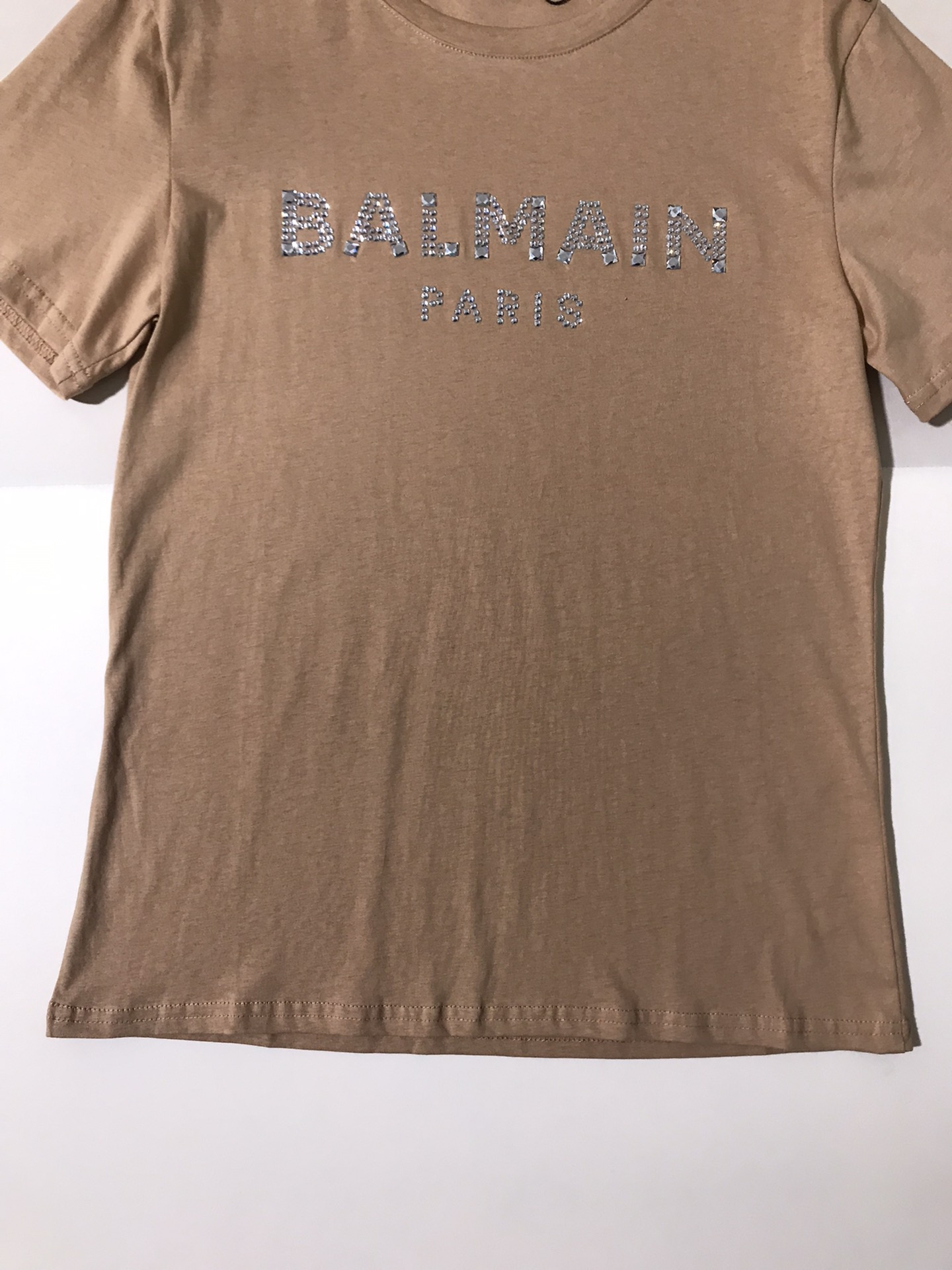 High-end Women’s Clothing: Balma’s Explosive Button T-shirt with Diamond-Driven Shoulder - 图片 4