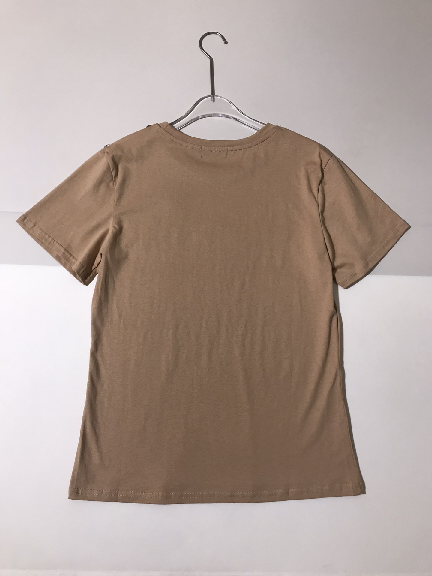 High-end Women’s Clothing: Balma’s Explosive Button T-shirt with Diamond-Driven Shoulder - 图片 9