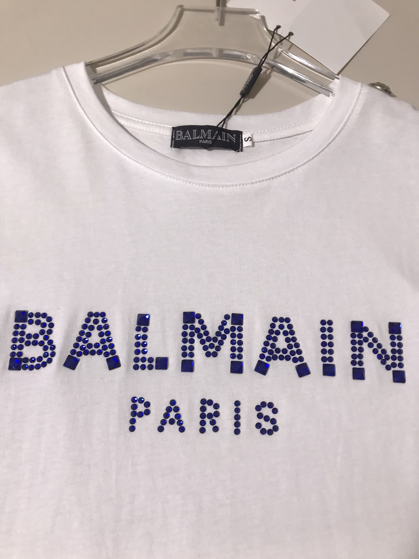 High-end Women’s Clothing: Balma’s Explosive Button T-shirt with Diamond-Driven Shoulder - 图片 7