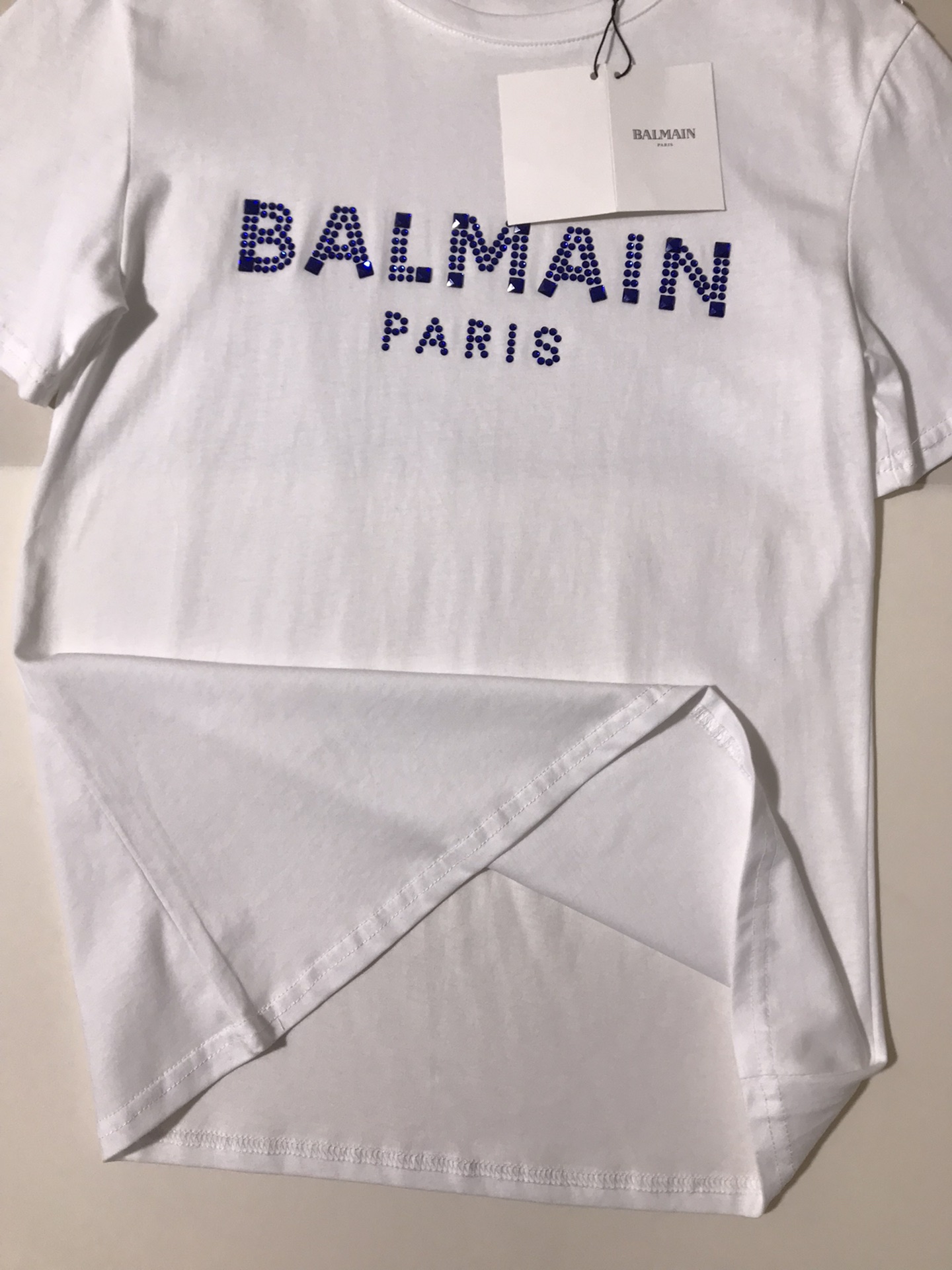 High-end Women’s Clothing: Balma’s Explosive Button T-shirt with Diamond-Driven Shoulder - 图片 6