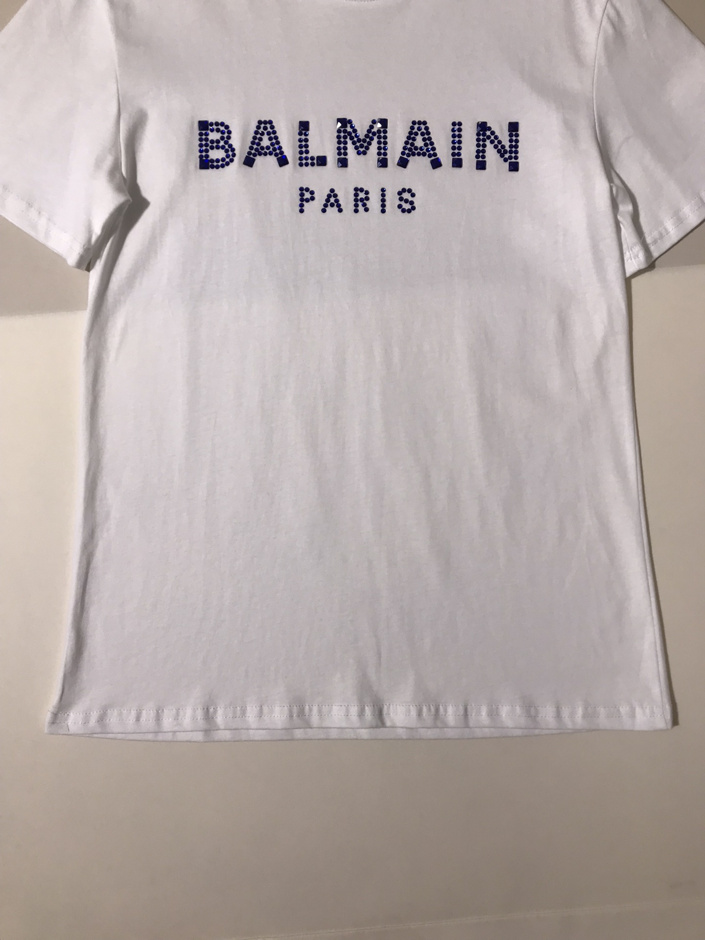 High-end Women’s Clothing: Balma’s Explosive Button T-shirt with Diamond-Driven Shoulder - 图片 8