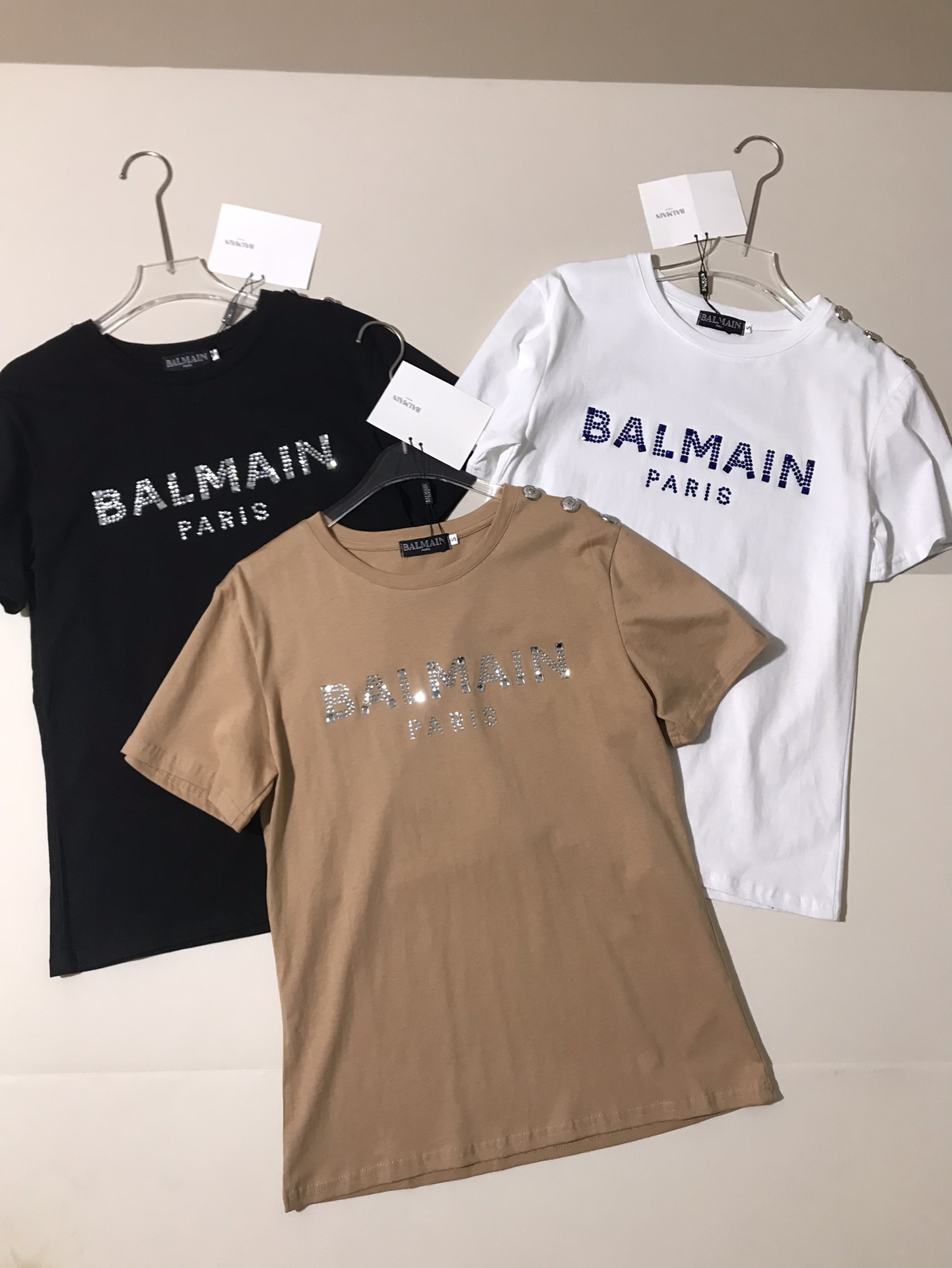 High-End Women’s Clothing with Explosive Buttons and Diamond-Driven Shoulders - 图片 2