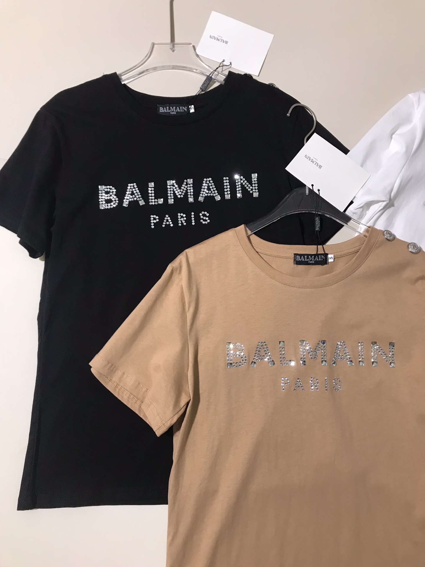 High-End Women’s Clothing with Explosive Buttons and Diamond-Driven Shoulders - 图片 4