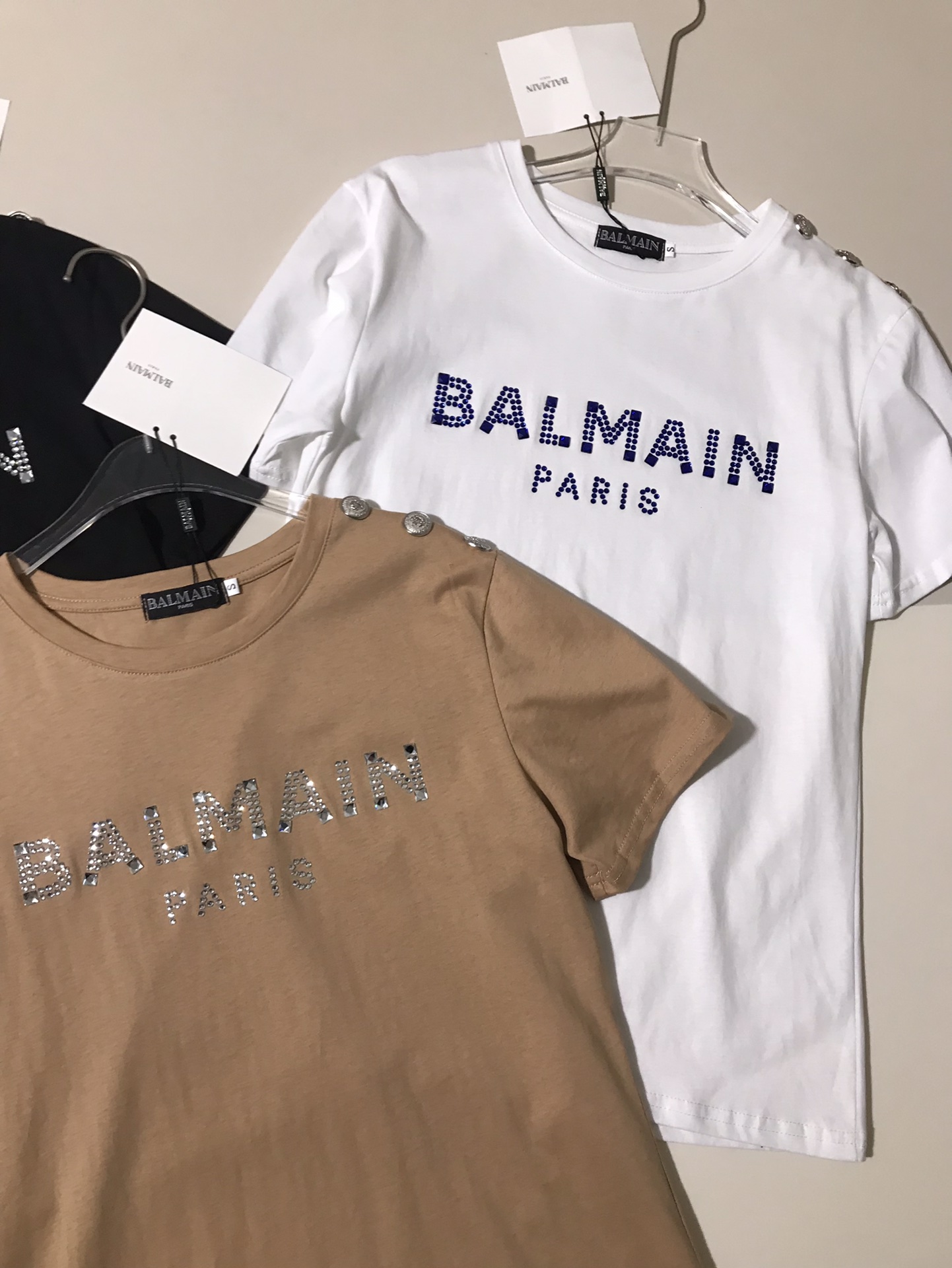 High-End Women’s Clothing with Explosive Buttons and Diamond-Driven Shoulders - 图片 3