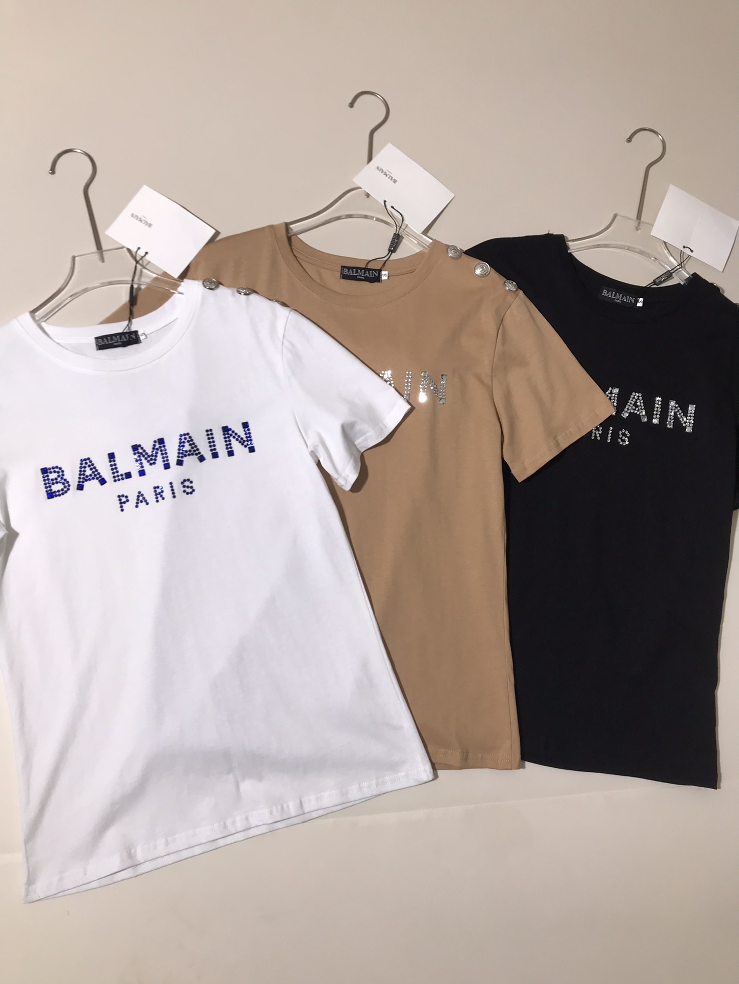 High-End Women’s Clothing with Explosive Buttons and Diamond-Driven Shoulders - 图片 1