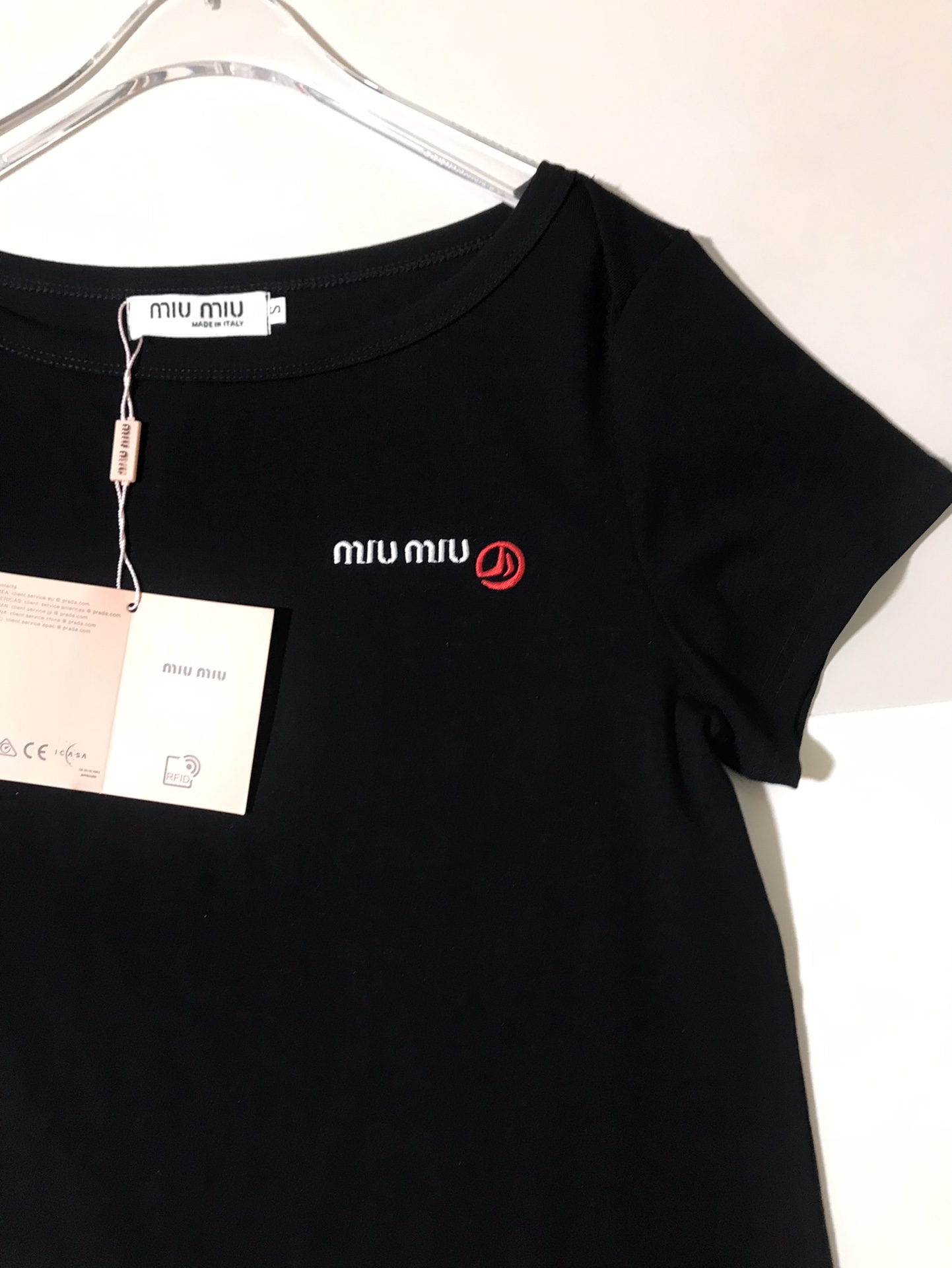 High-end Women’s Clothing with Premium Packaging by Ms. Miu Miu: Super-Looking Teenage Girls. - 图片 6