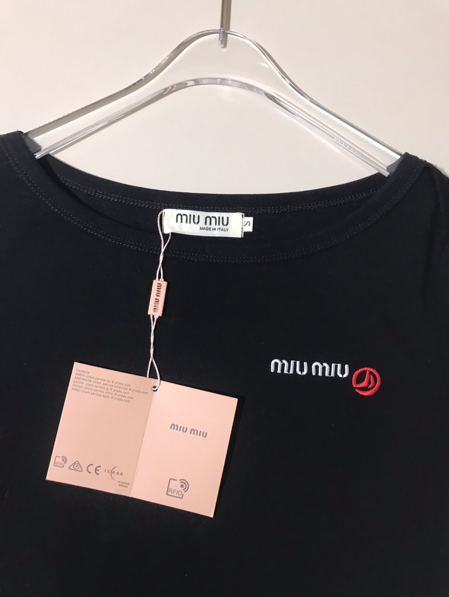 High-end Women’s Clothing with Premium Packaging by Ms. Miu Miu: Super-Looking Teenage Girls. - 图片 5