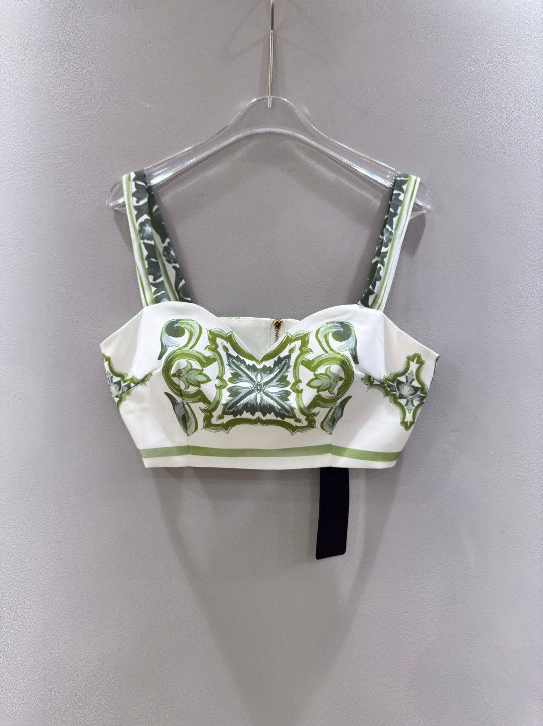 High-End Women’s Clothing Sets with Versace Van Sage Mediterranean Design and Custom Metal Buttons - 图片 4