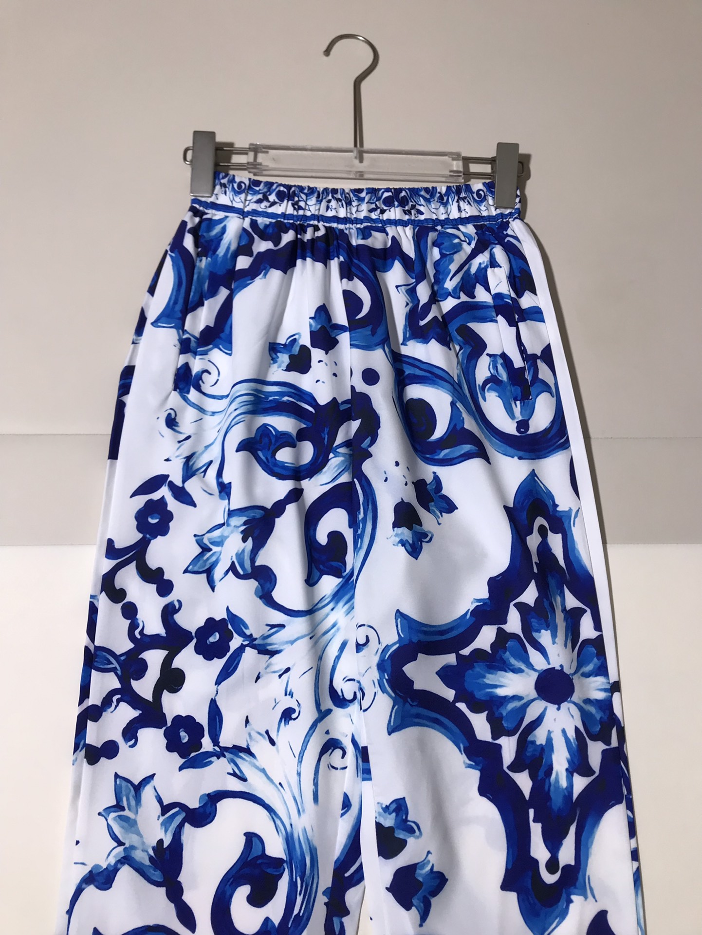 High-end Women’s Clothes: Dolce & Gabbana/Douga Banner Porcelain Pumper Pants – SMLXL. - 图片 3