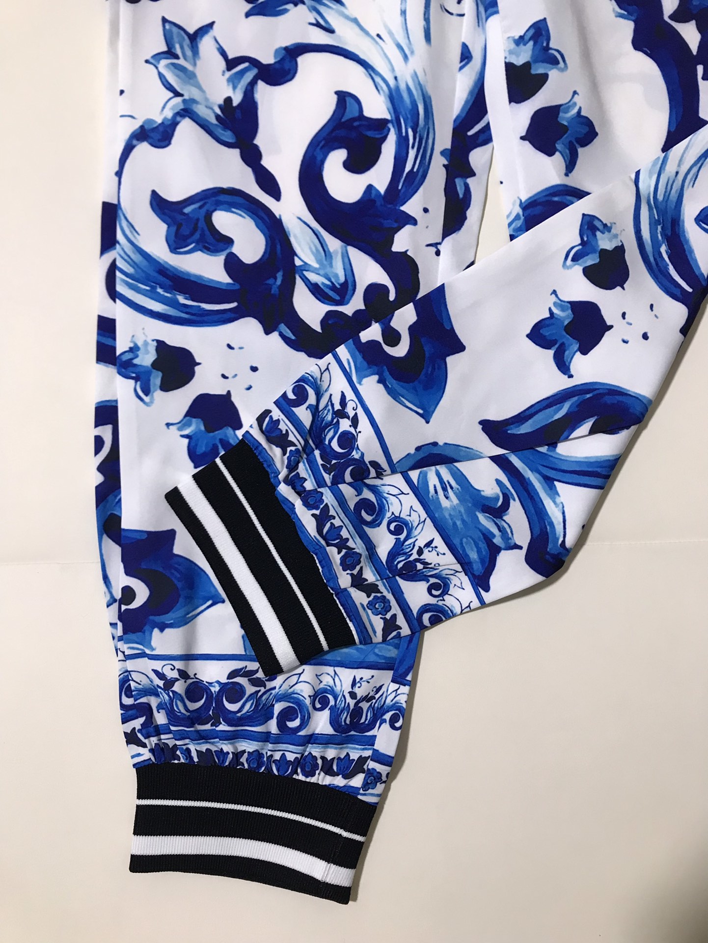 High-end Women’s Clothes: Dolce & Gabbana/Douga Banner Porcelain Pumper Pants – SMLXL. - 图片 7