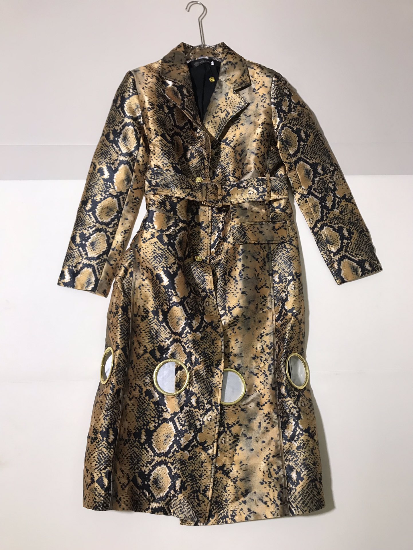 “Versace Women’s Suit with Metal Circles and Belts, High-Quality Packaging Included” - 图片 9