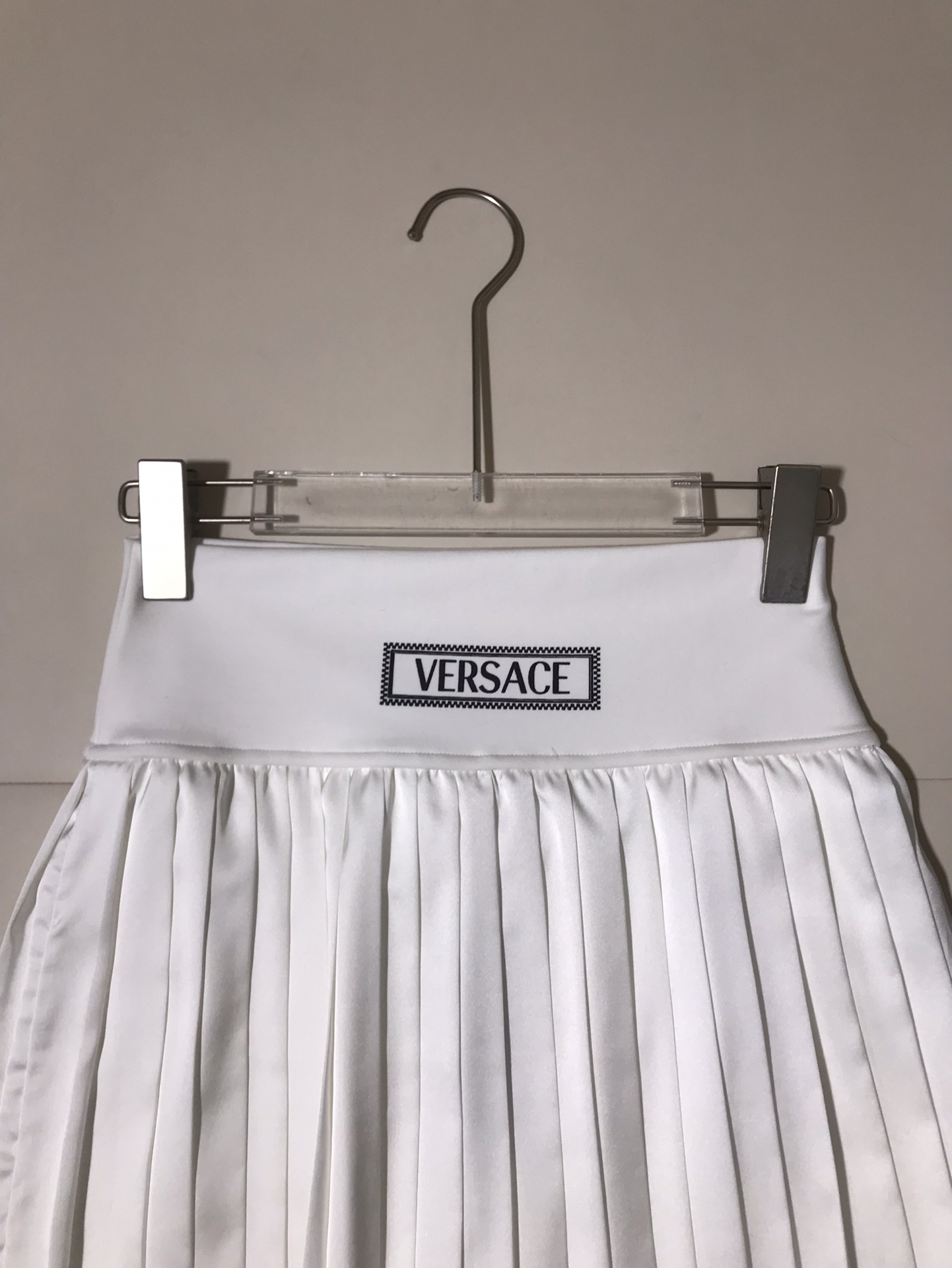 High-Quality Versace/Francischelli Women’s Dress with Letter-Marked Skirts in Various Sizes - 图片 3