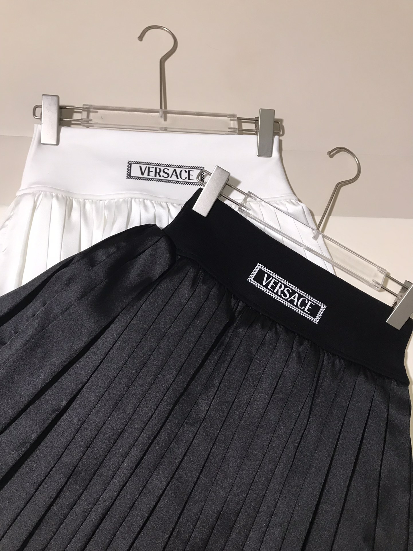 High-End Women’s Dress with Versace/Francischell Packaging in Various Sizes - 图片 3