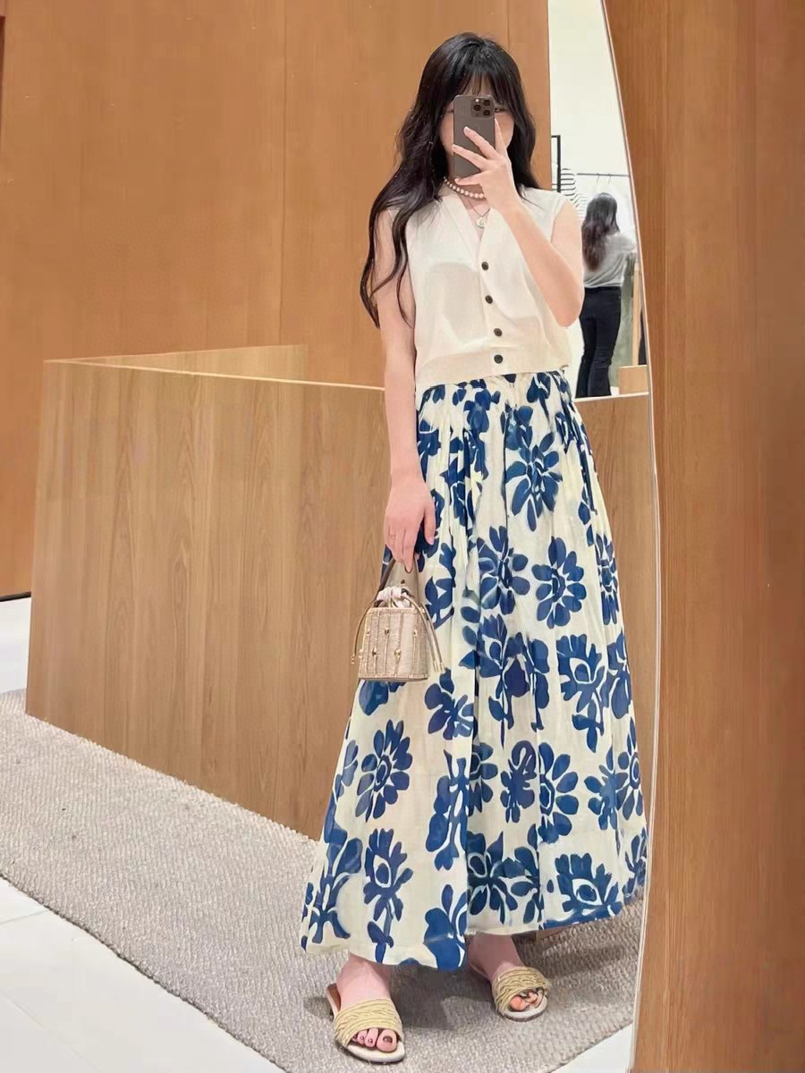 High-End Women’s Suit with Max Blast Recommendation and Plastered Sunflower Tiara - 图片 3