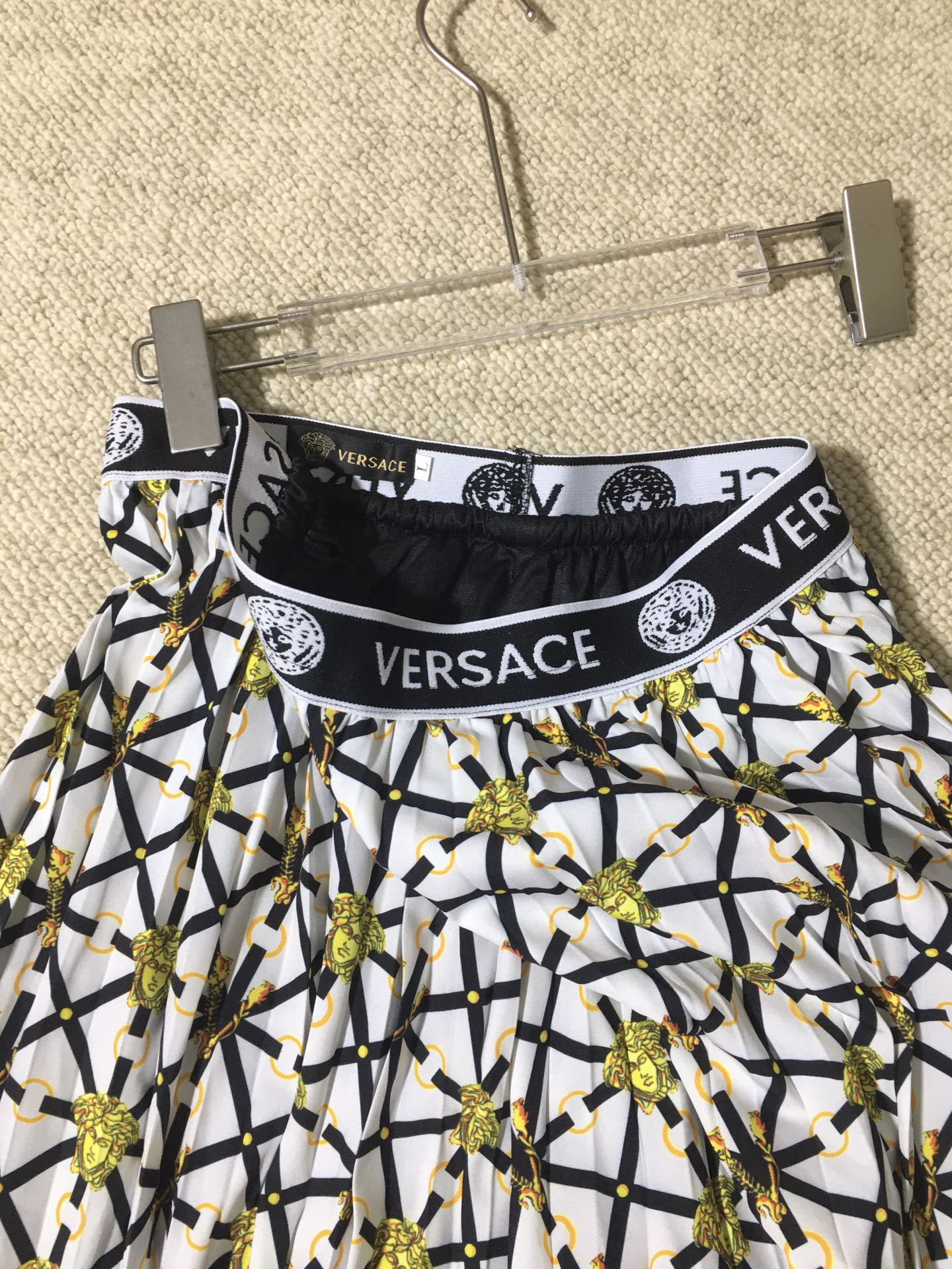 Luxury Women’s Clothing: Versace/Vanthru Packaging, Medusa-Inspired Styles in Various Sizes - 图片 7