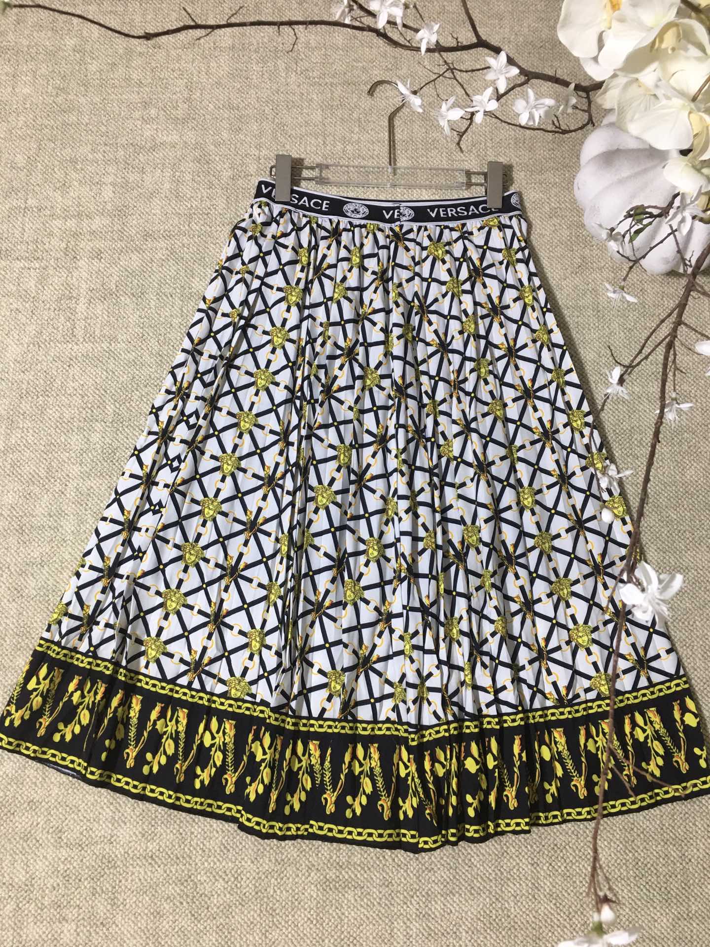 Luxury Women’s Clothing: Versace/Vanthru Packaging, Medusa-Inspired Styles in Various Sizes - 图片 2