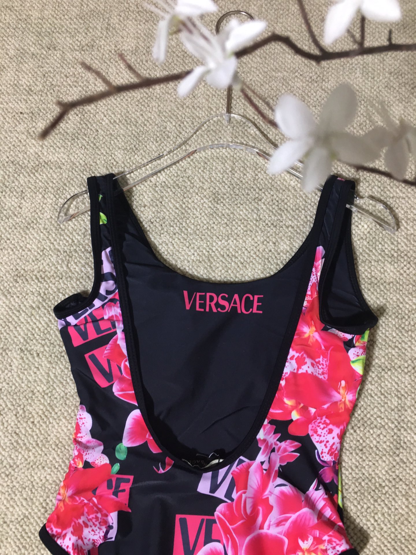 High-end Women’s Clothes: Versace/Francische Red Flowers Collection with Unique Design 🔥 - 图片 8