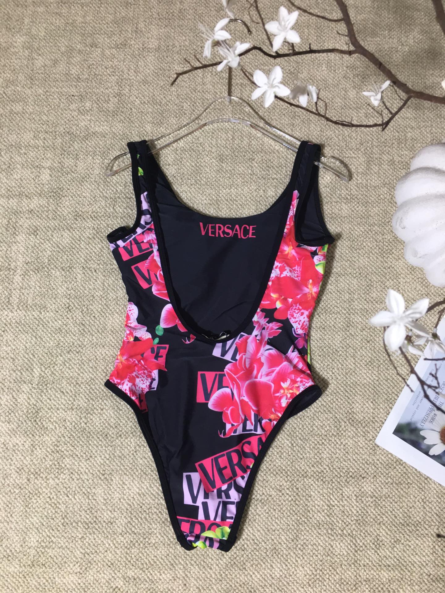 High-end Women’s Clothes: Versace/Francische Red Flowers Collection with Unique Design 🔥 - 图片 2