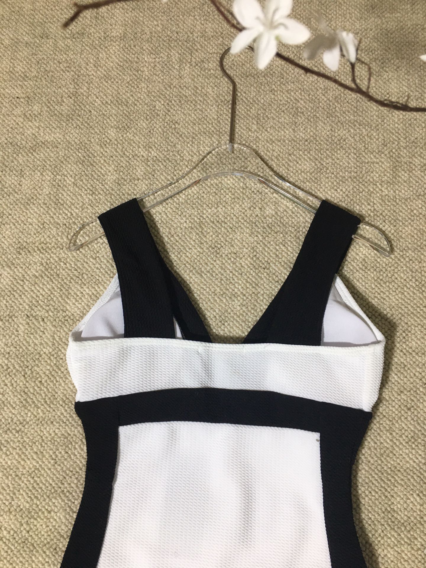 High Quality Women’s Clothes with Versace/Francissor Logo in Black-and-White, Various Sizes Available - 图片 7