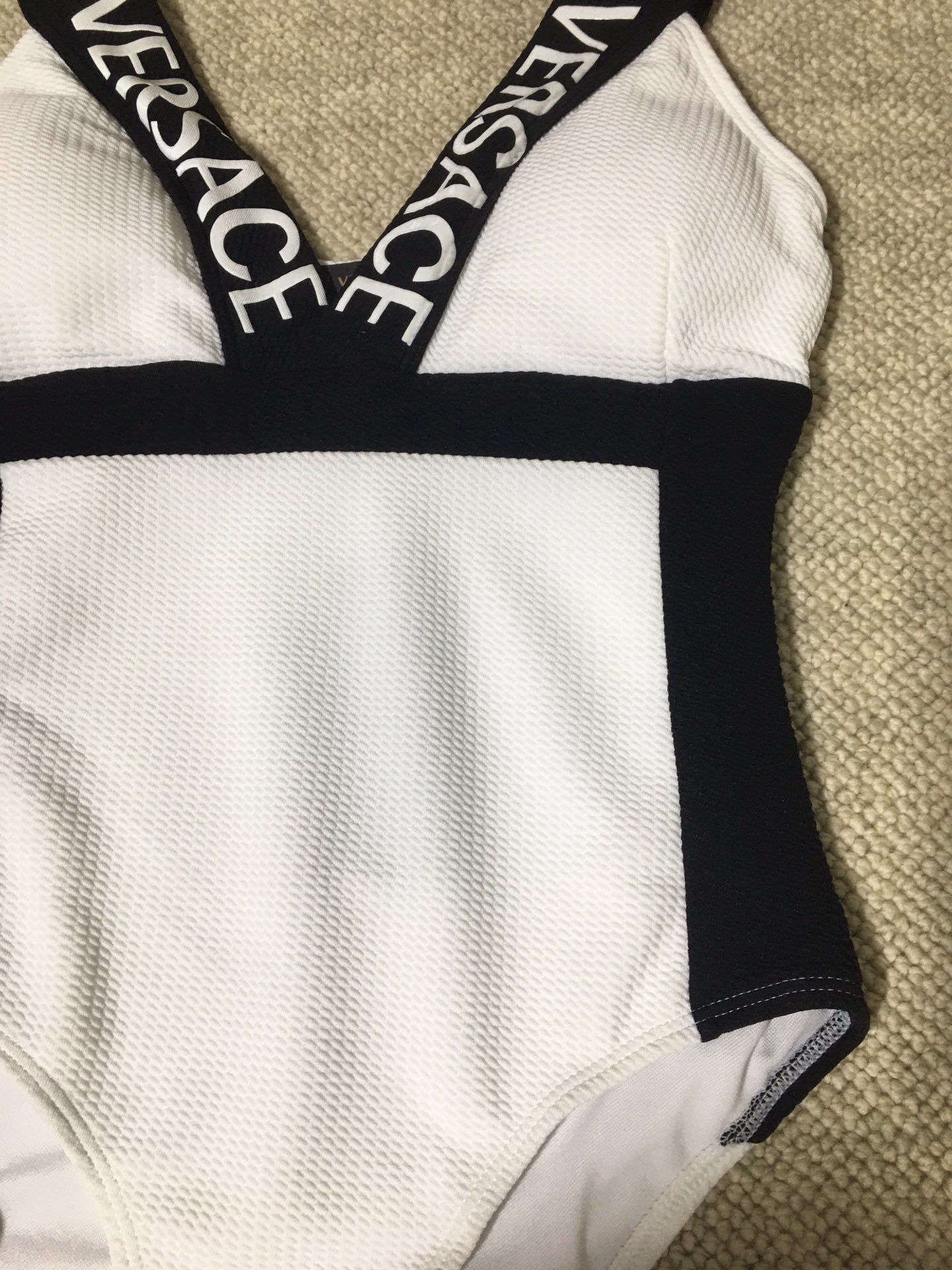 High Quality Women’s Clothes with Versace/Francissor Logo in Black-and-White, Various Sizes Available - 图片 8