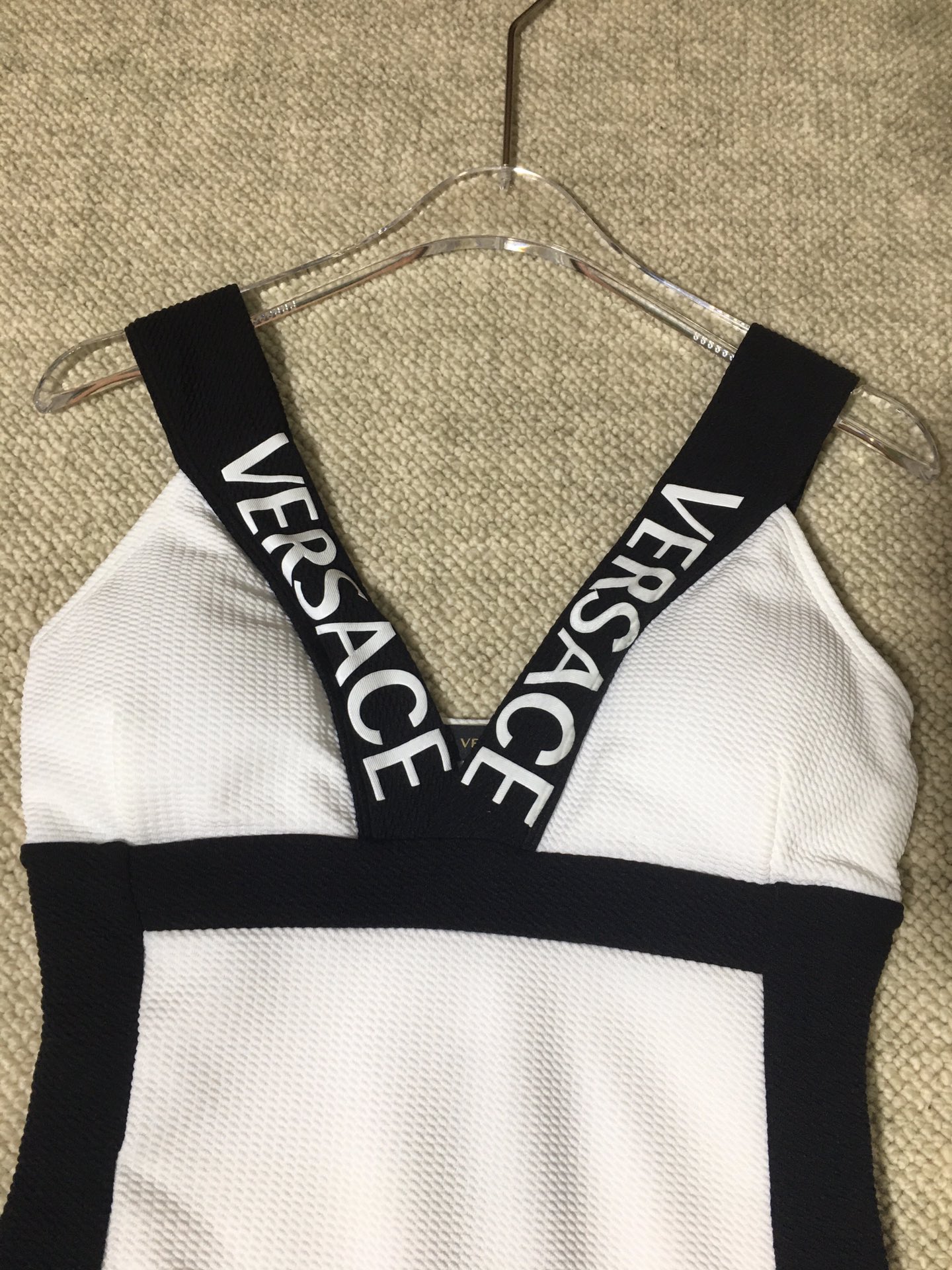 High Quality Women’s Clothes with Versace/Francissor Logo in Black-and-White, Various Sizes Available - 图片 5