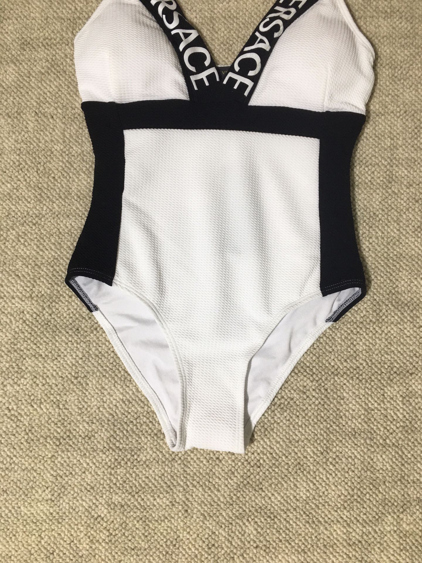 High Quality Women’s Clothes with Versace/Francissor Logo in Black-and-White, Various Sizes Available - 图片 4