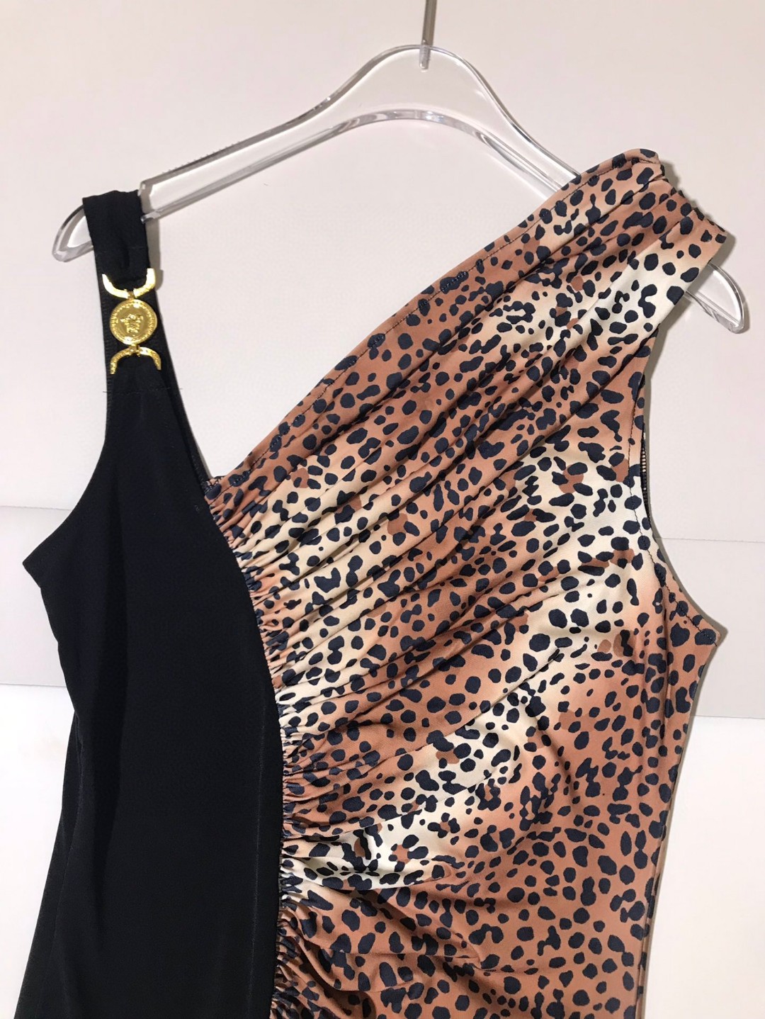 High-Quality Women’s Suit by Versace/Vanthélé: Asymmetrical Tweed Design with Leopard Print. - 图片 5